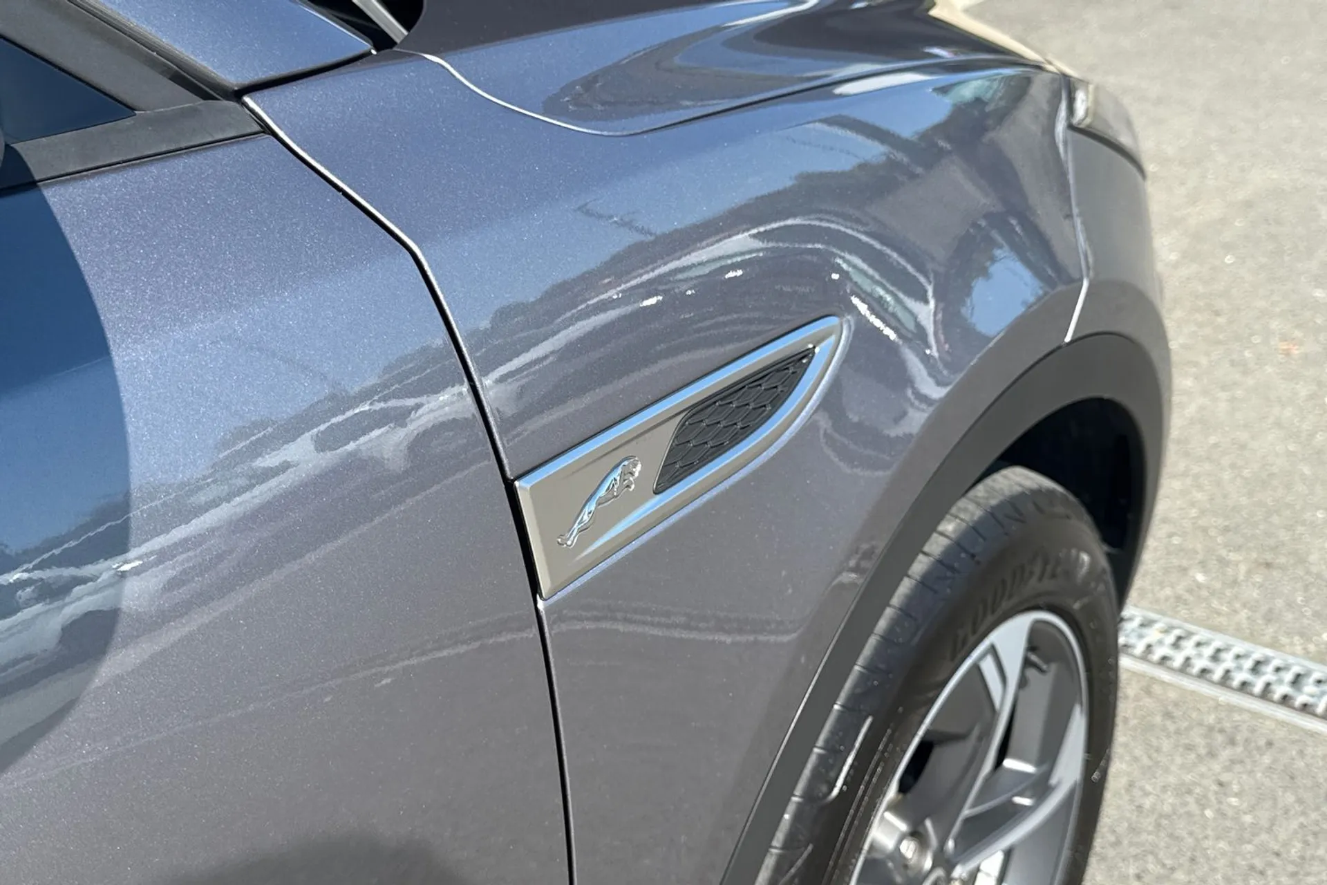 Jaguar E-PACE thumbnail image number 23