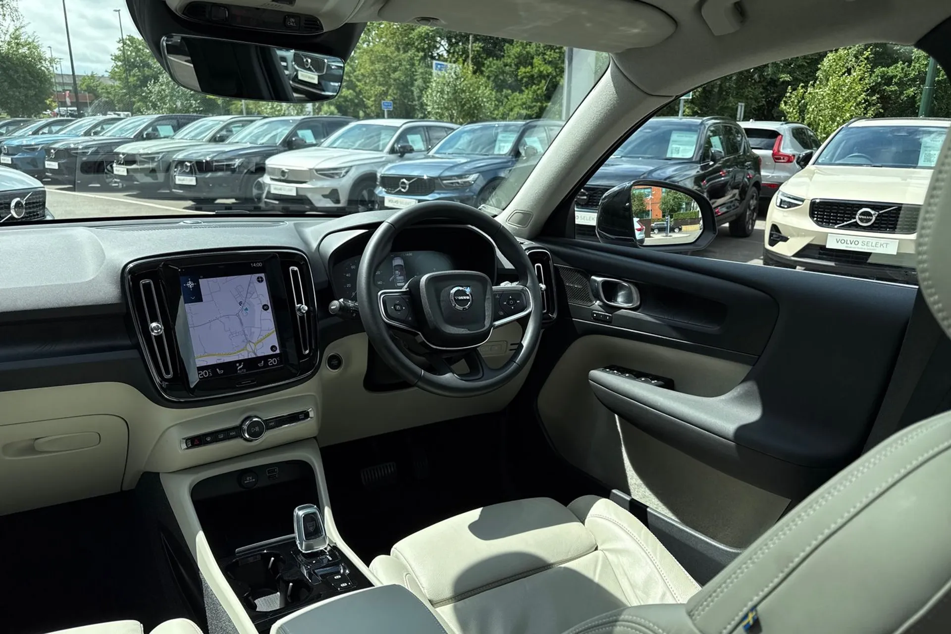 Volvo XC40 thumbnail image number 32