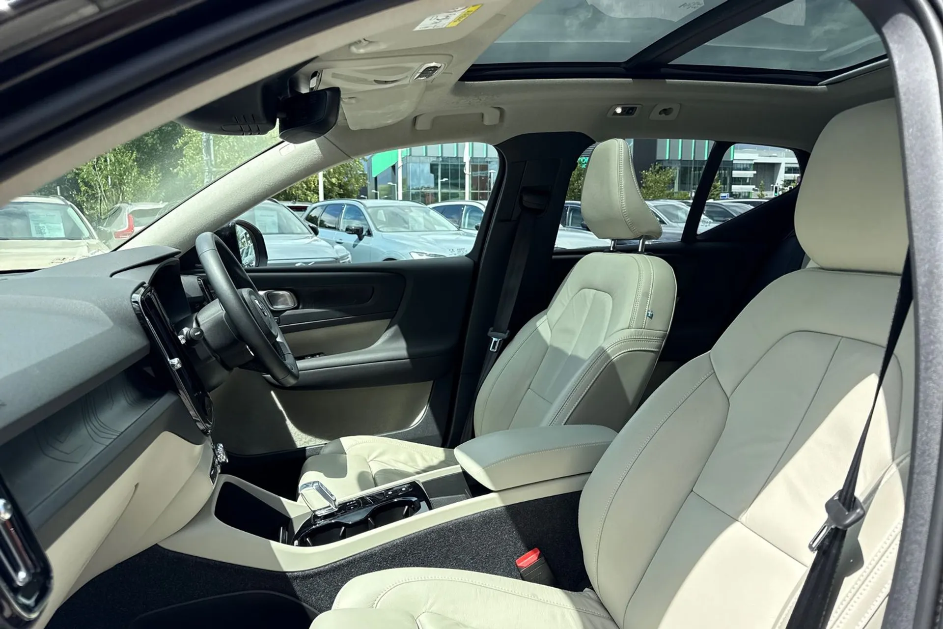 Volvo XC40 thumbnail image number 27