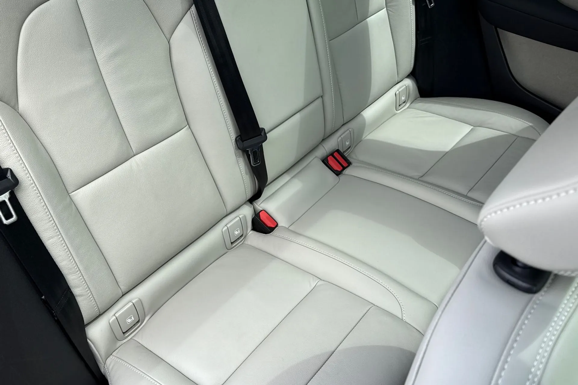 Volvo XC40 thumbnail image number 24