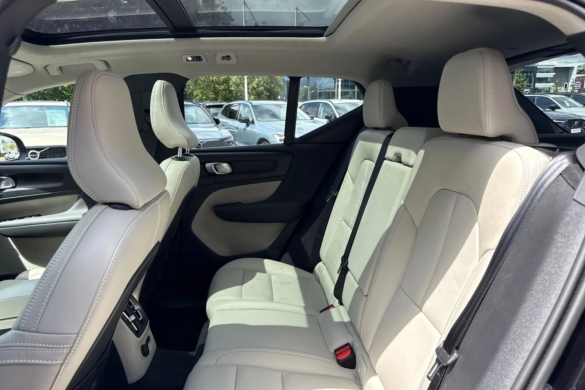 Volvo XC40 thumbnail image number 30