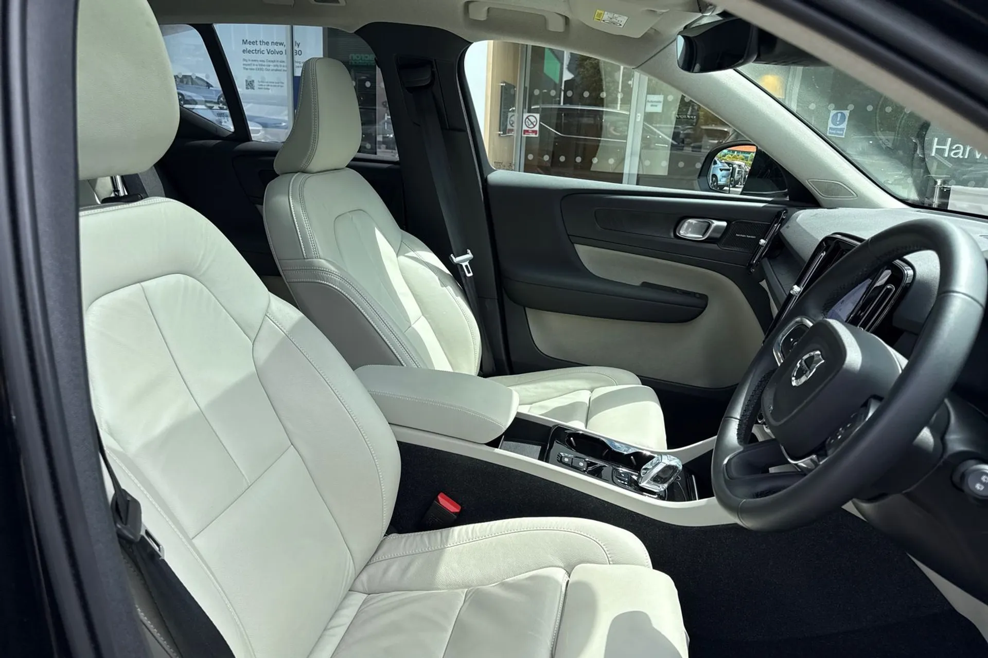 Volvo XC40 thumbnail image number 25