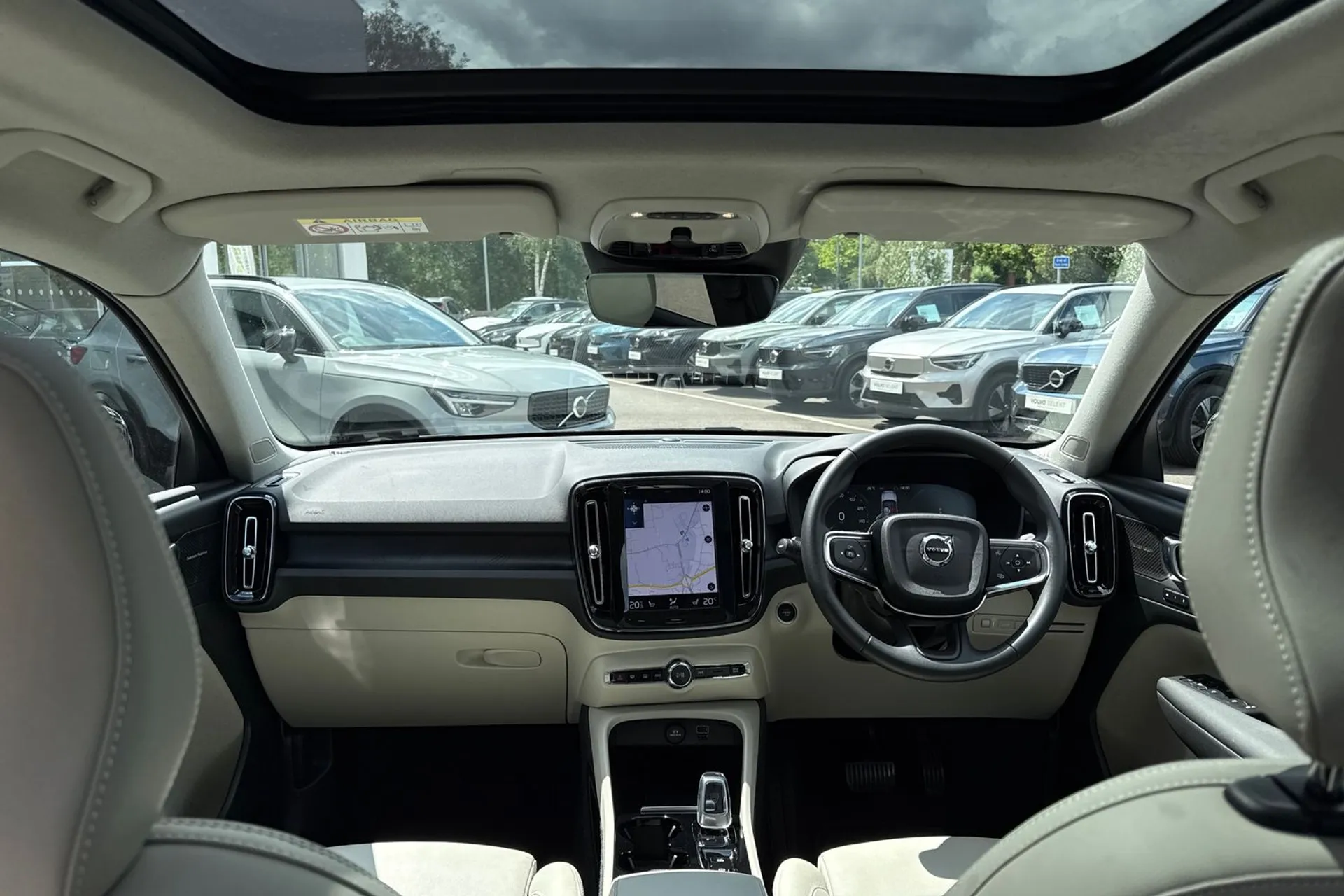 Volvo XC40 thumbnail image number 3