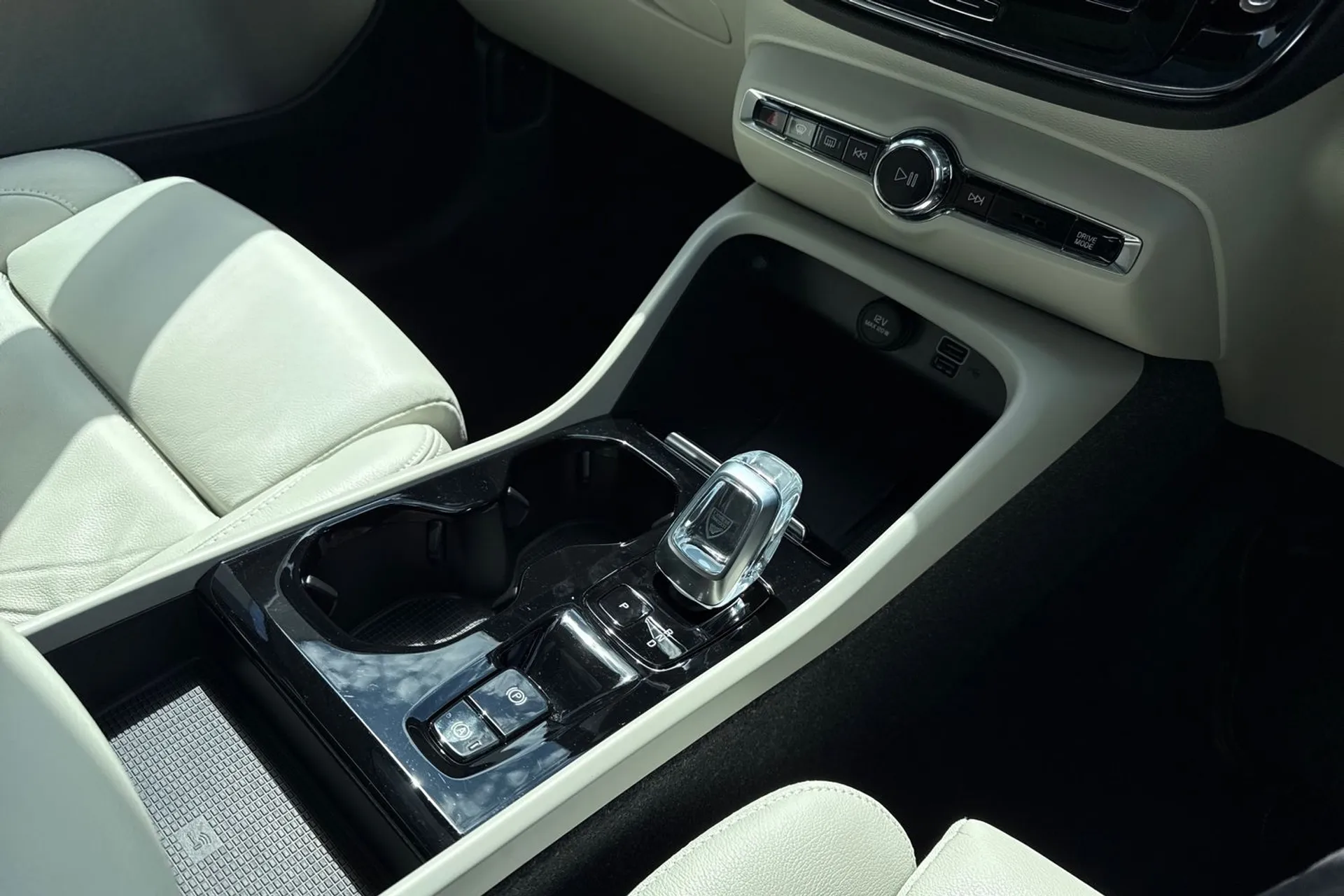 Volvo XC40 thumbnail image number 44