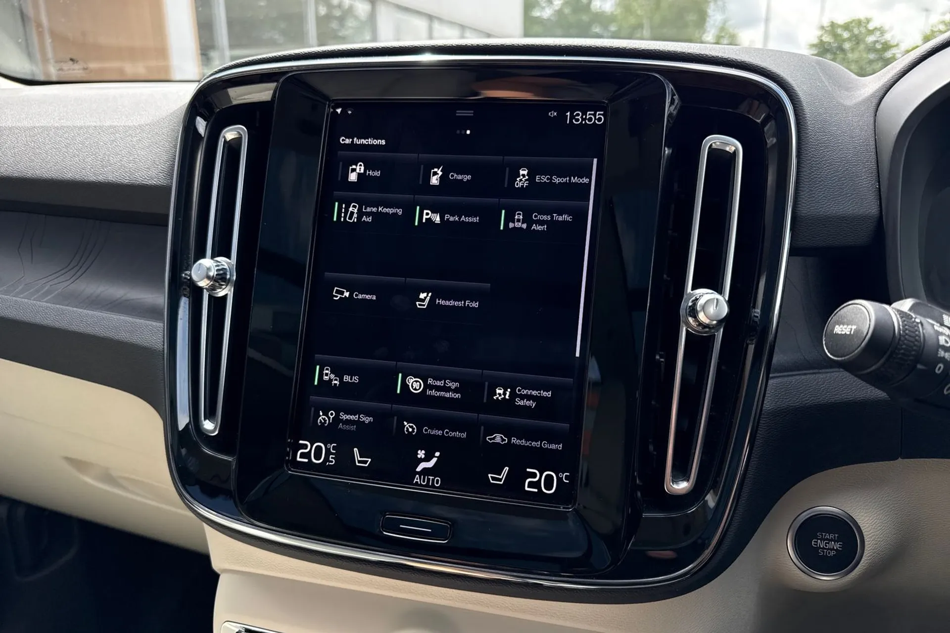 Volvo XC40 thumbnail image number 42