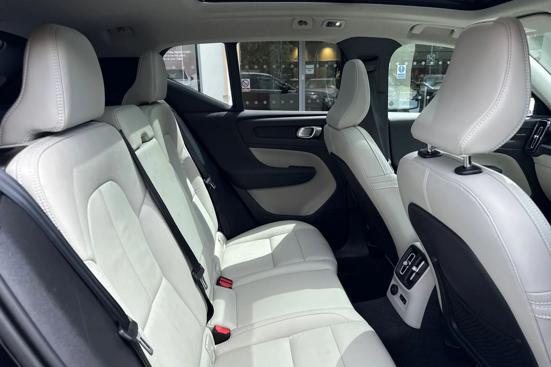 Volvo XC40 thumbnail image number 22