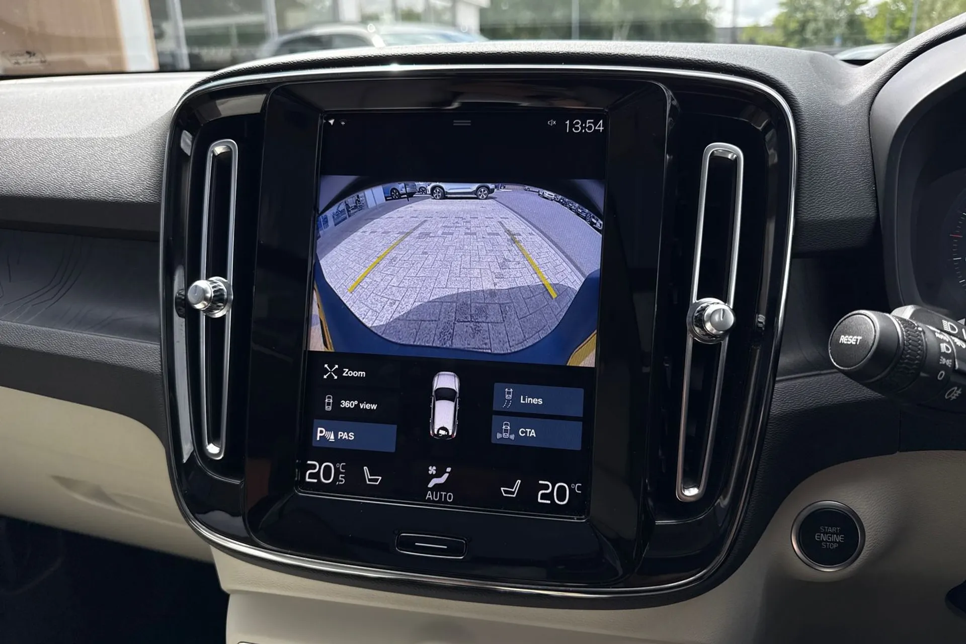 Volvo XC40 thumbnail image number 38
