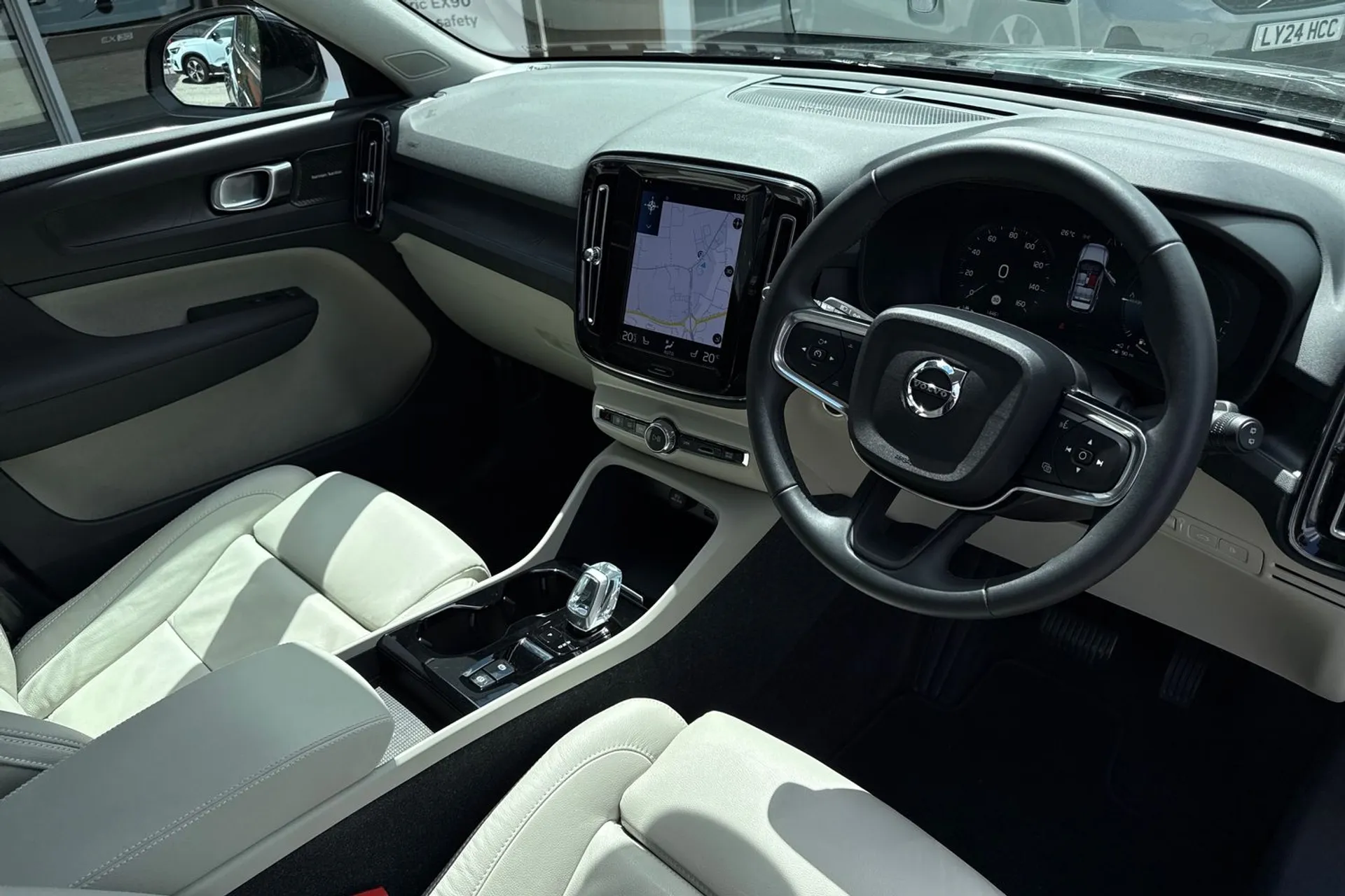 Volvo XC40 thumbnail image number 5