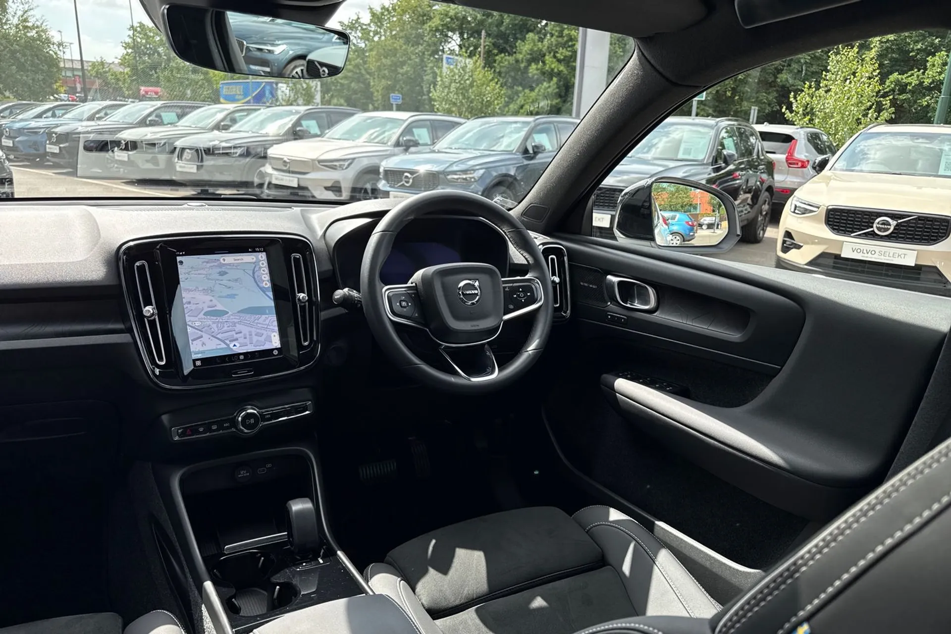 Volvo XC40 thumbnail image number 32
