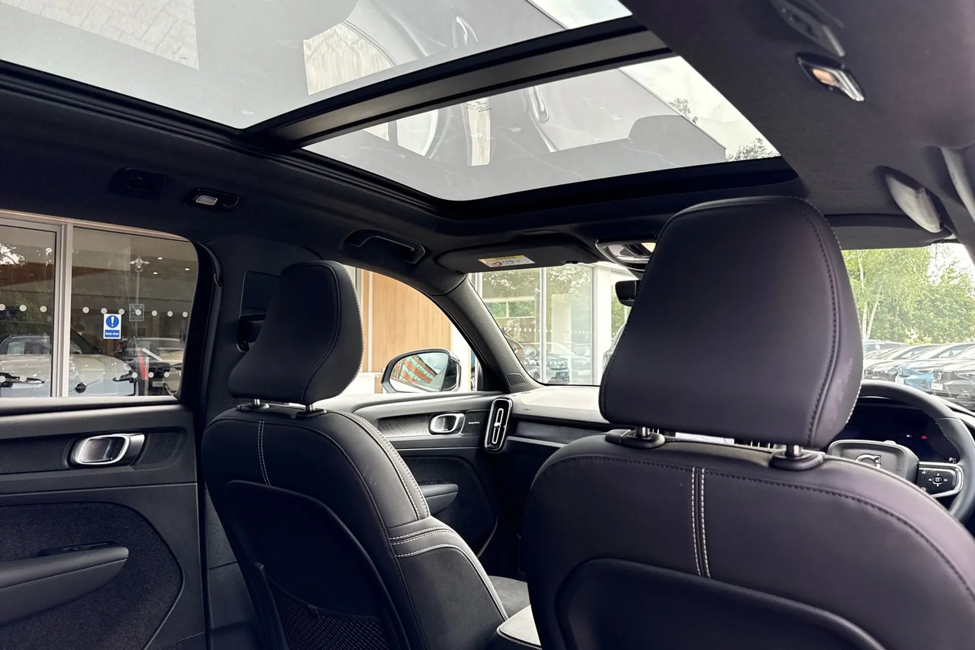 Volvo XC40 thumbnail image number 23