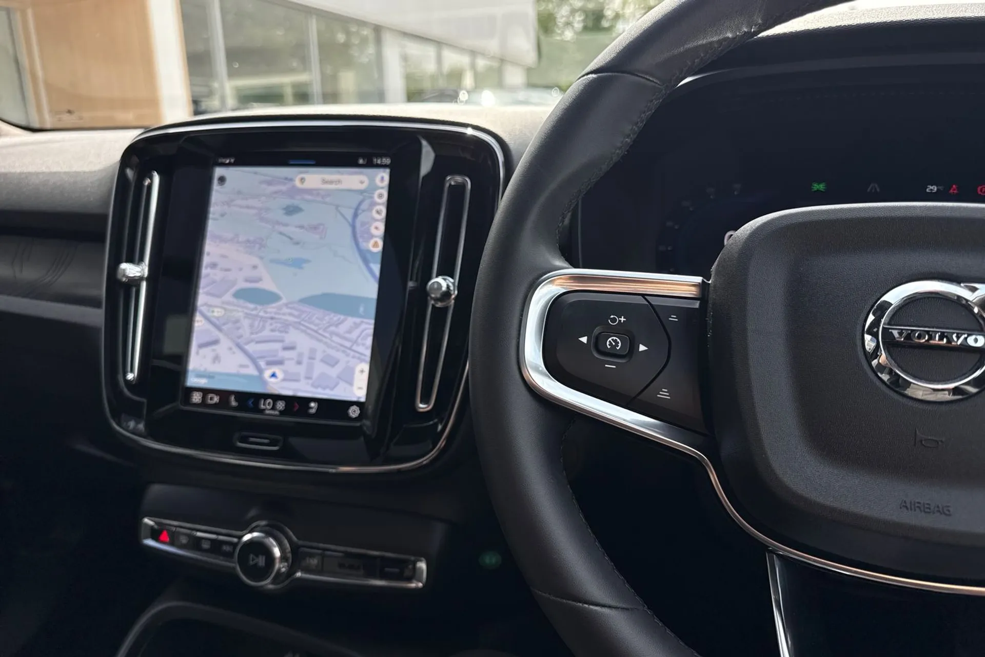 Volvo XC40 thumbnail image number 35