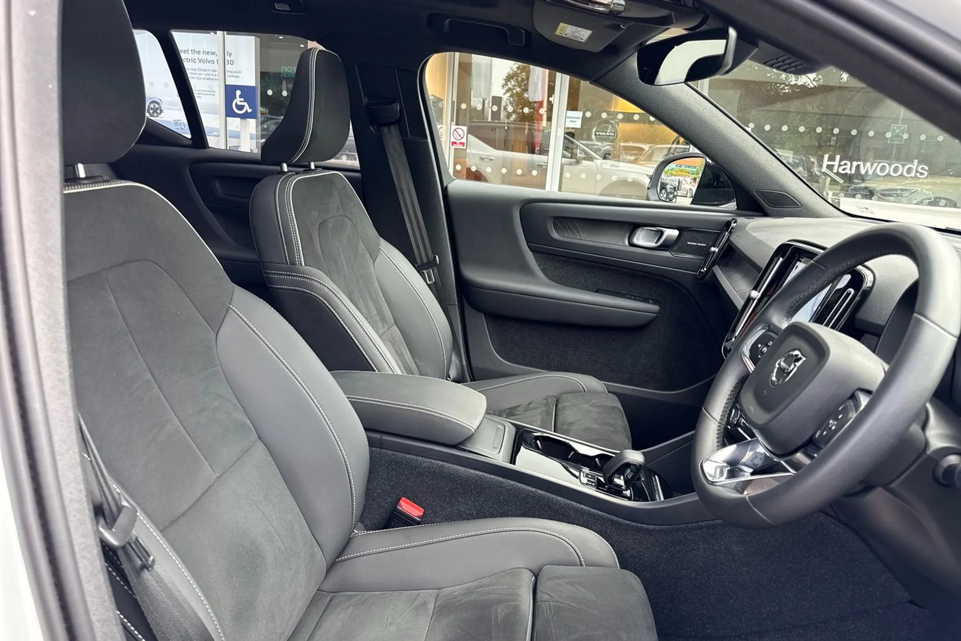Volvo XC40 thumbnail image number 25