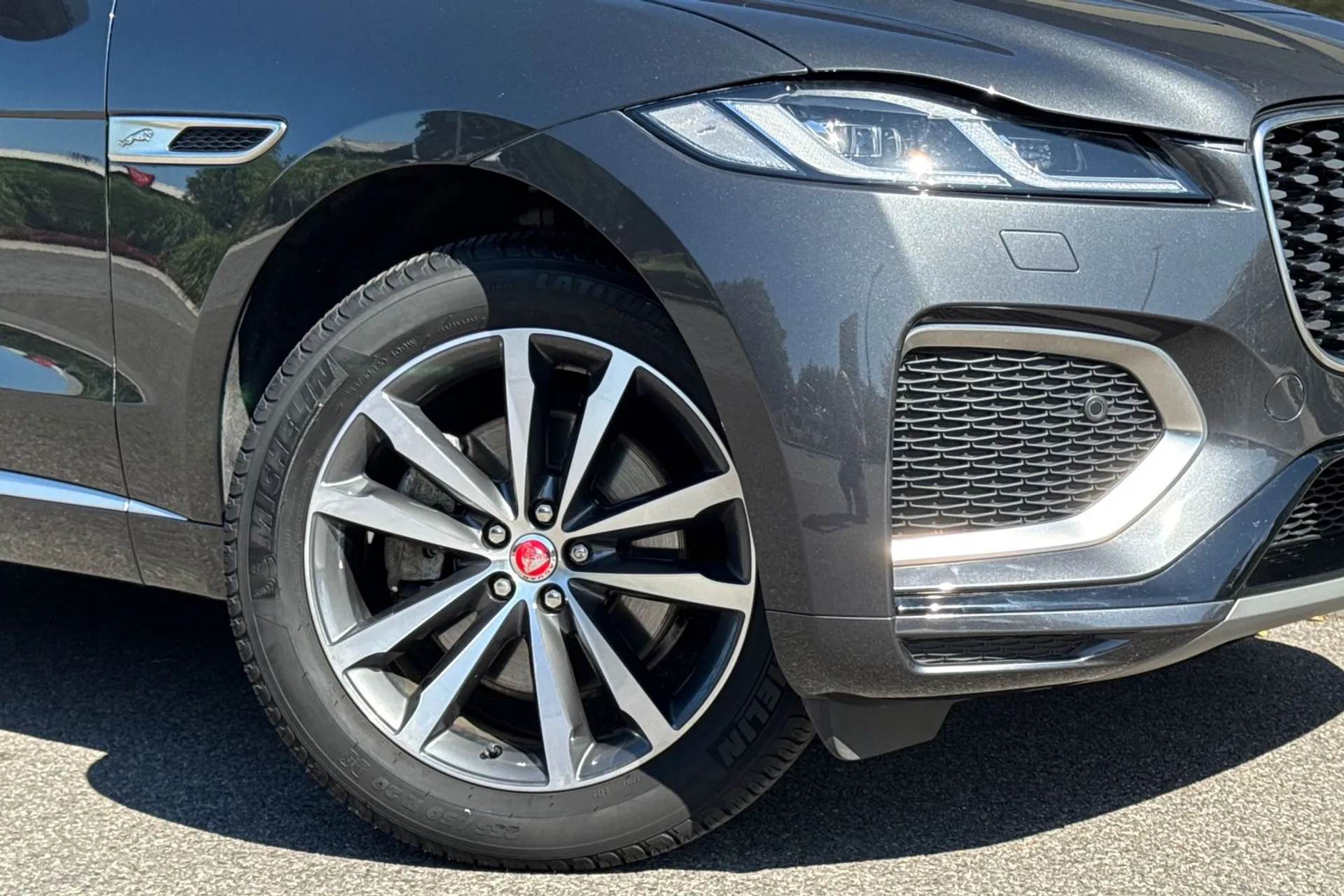 Jaguar F-PACE thumbnail image number 9
