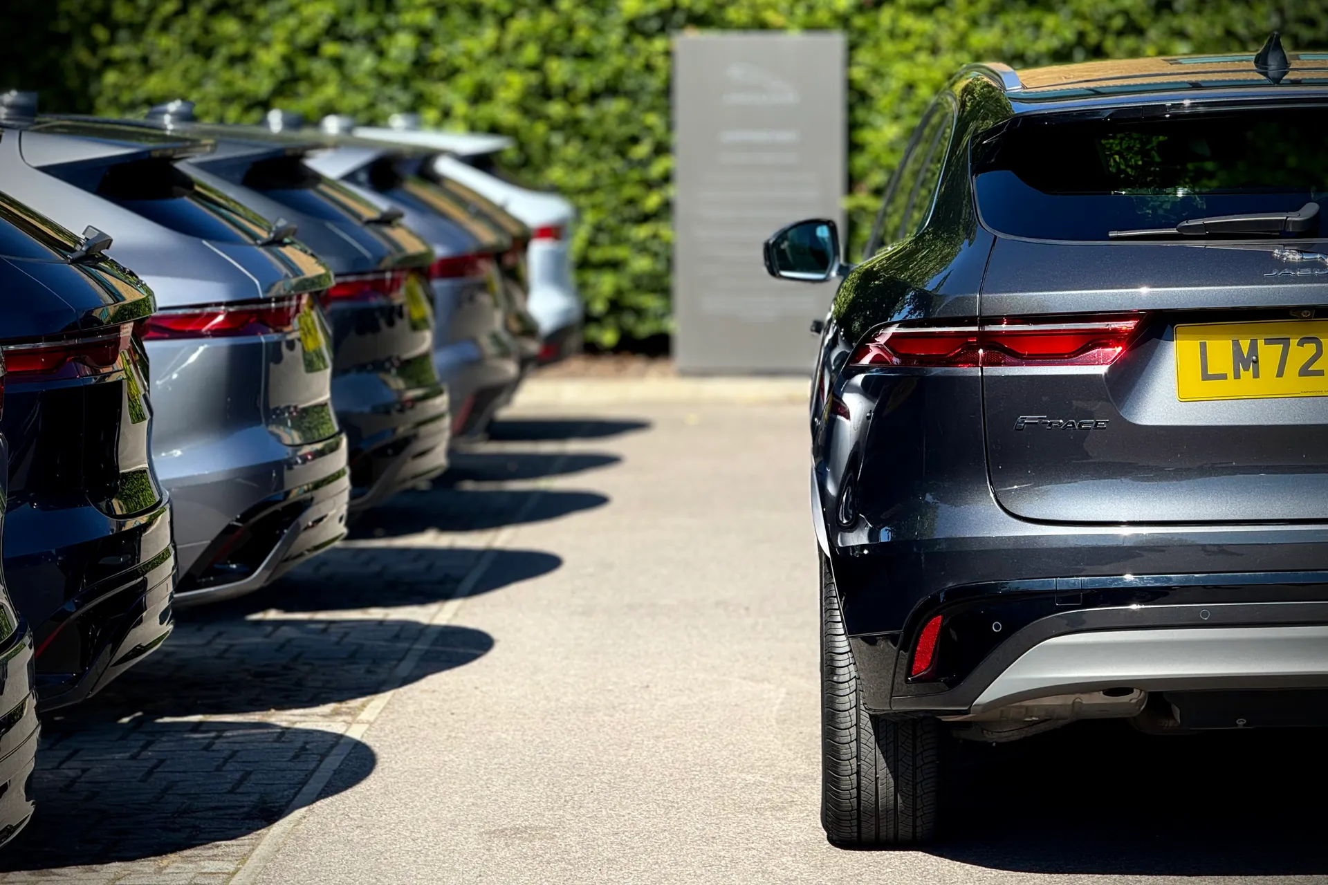 Jaguar F-PACE thumbnail image number 13