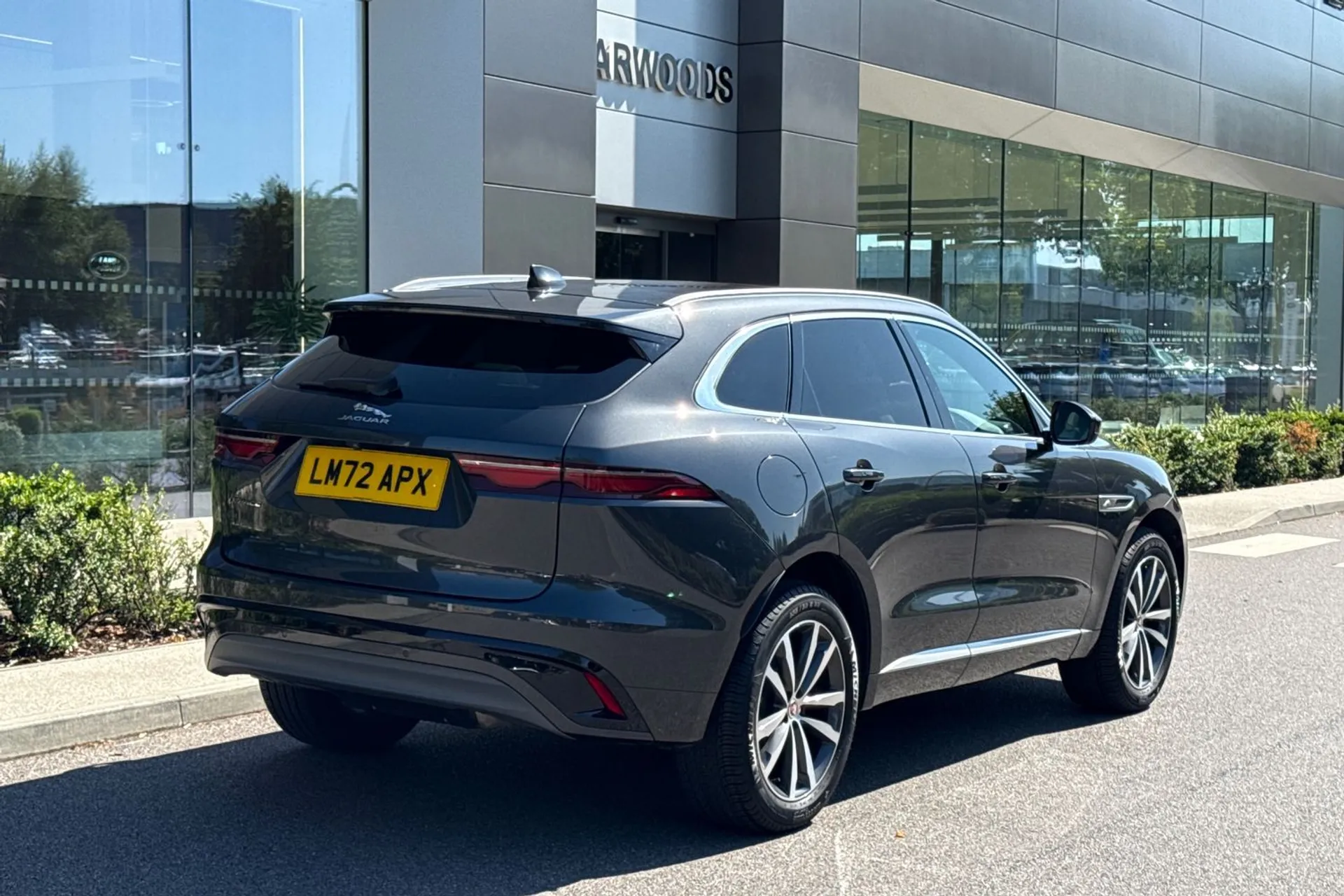 Jaguar F-PACE thumbnail image number 11