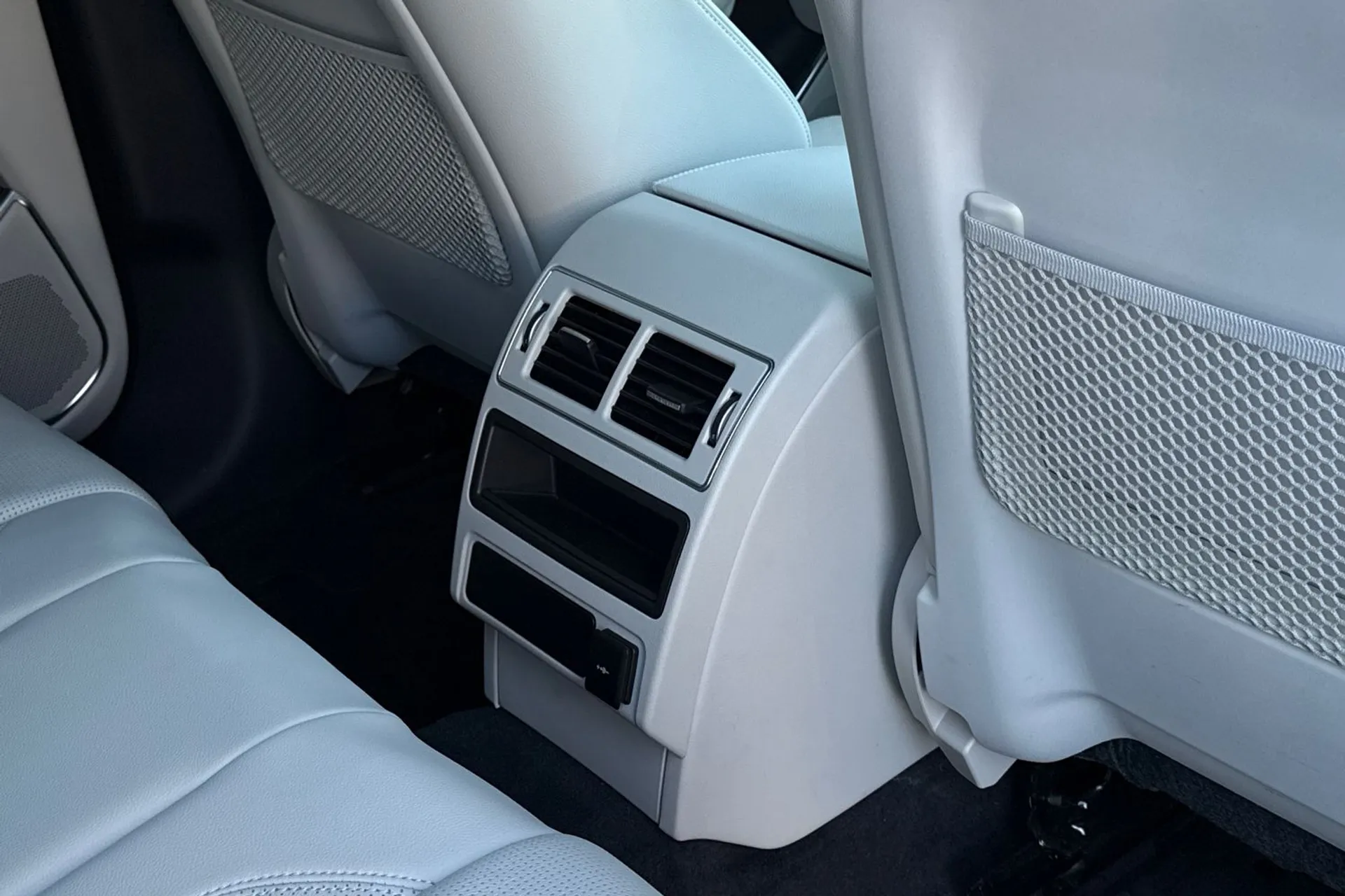 Jaguar F-PACE thumbnail image number 41