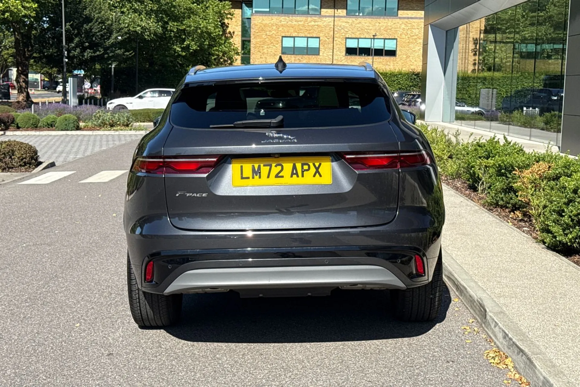 Jaguar F-PACE thumbnail image number 14