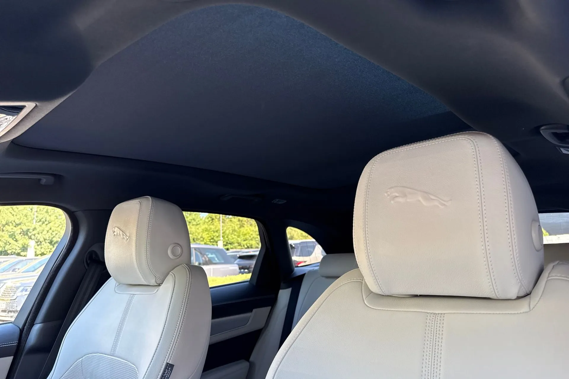 Jaguar F-PACE thumbnail image number 50