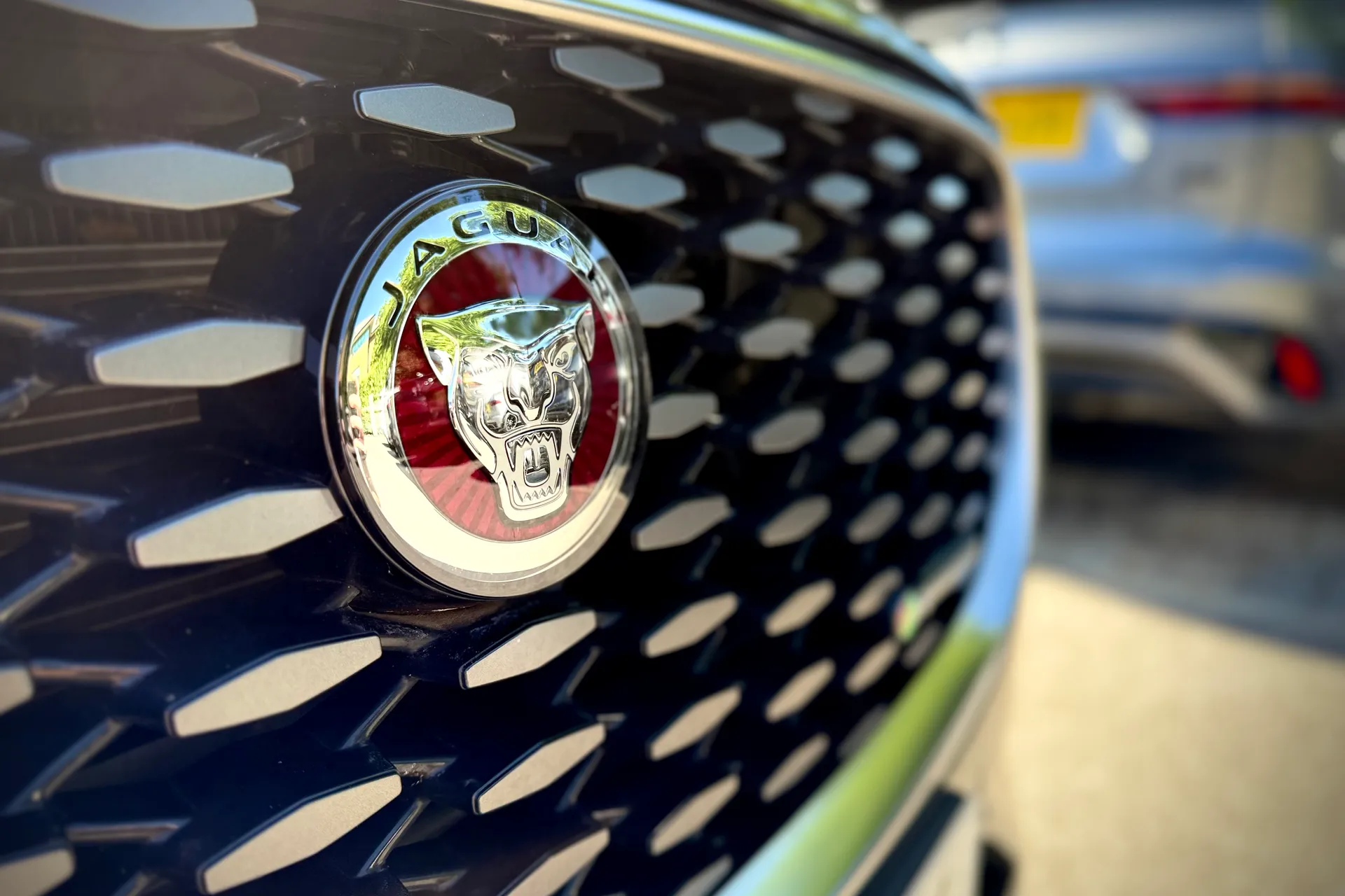 Jaguar F-PACE thumbnail image number 8