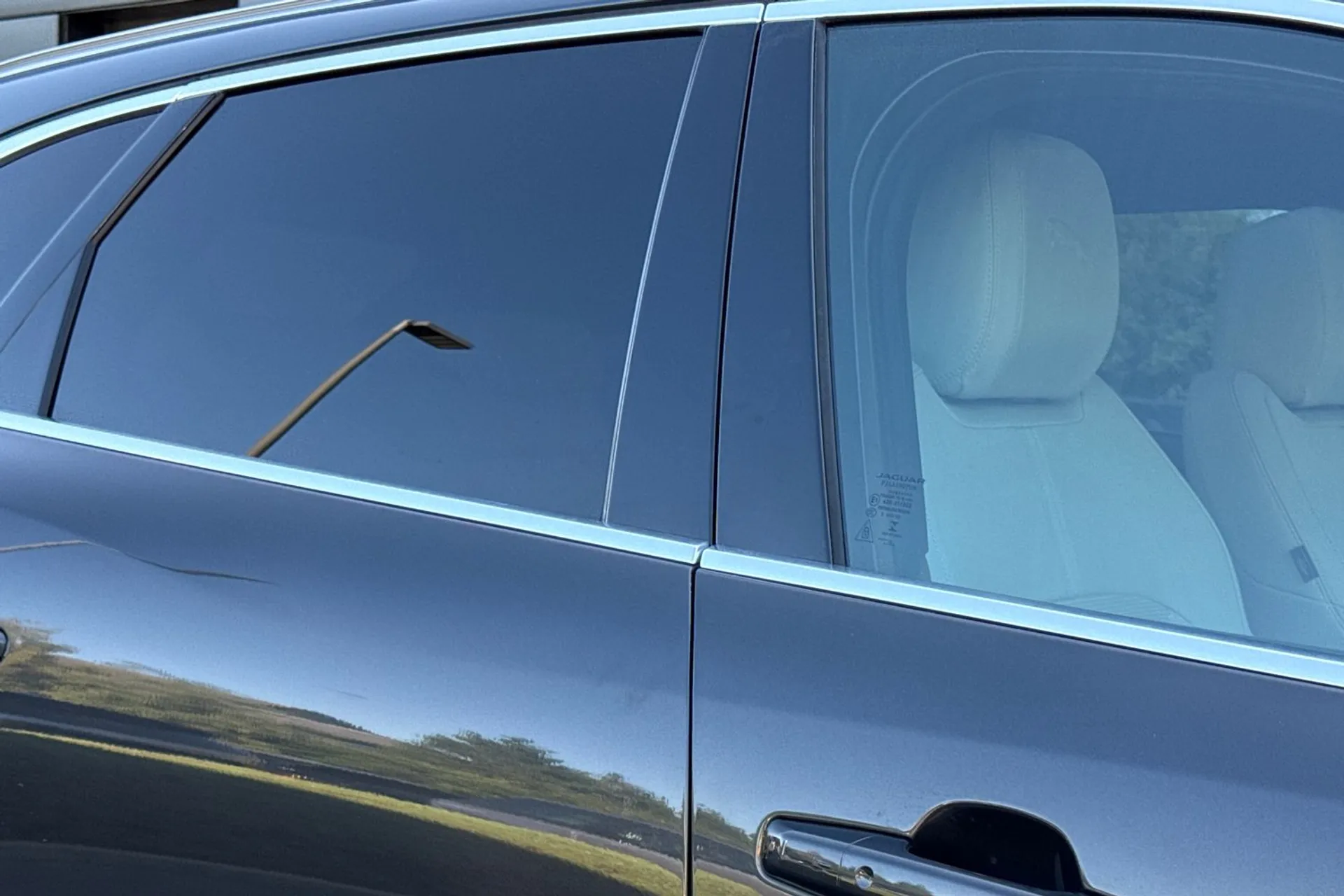 Jaguar F-PACE thumbnail image number 22