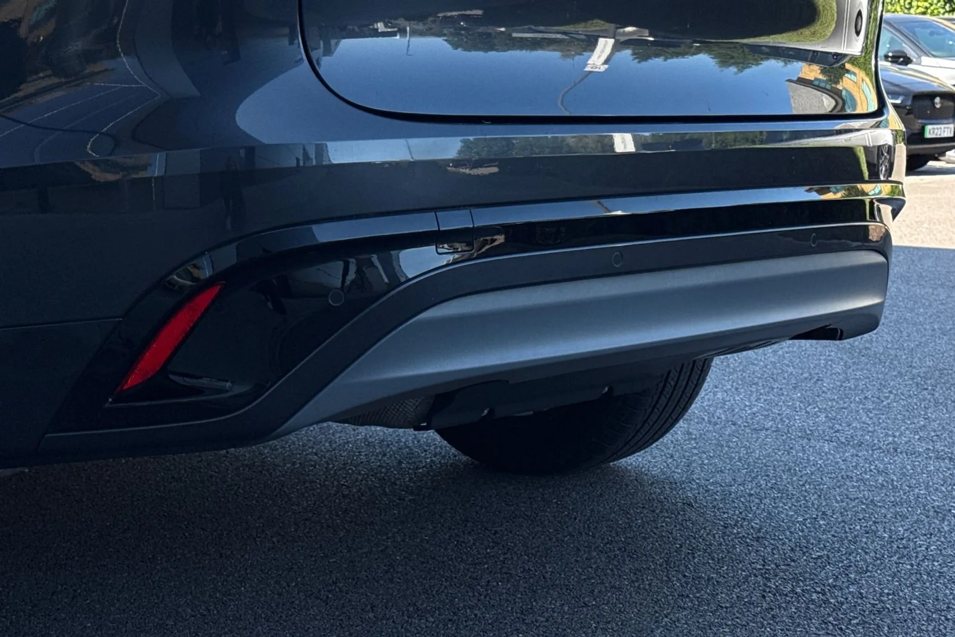 Jaguar F-PACE thumbnail image number 25