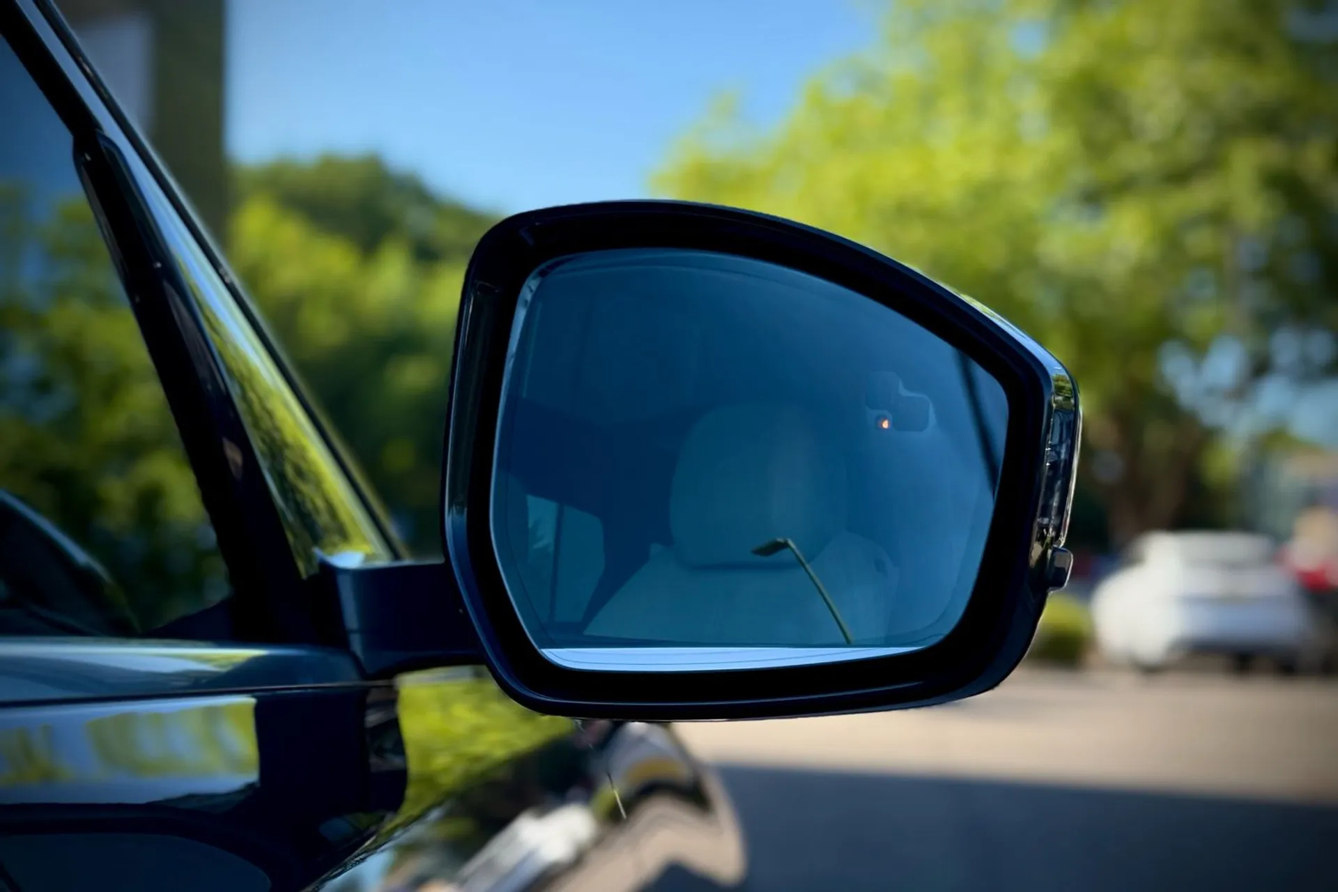 Jaguar F-PACE thumbnail image number 12