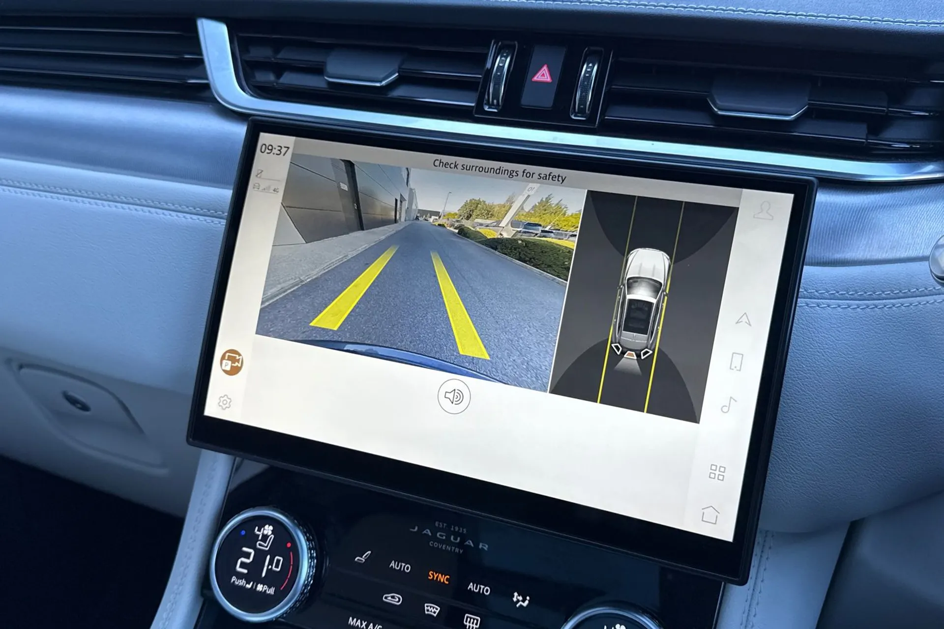 Jaguar F-PACE thumbnail image number 5