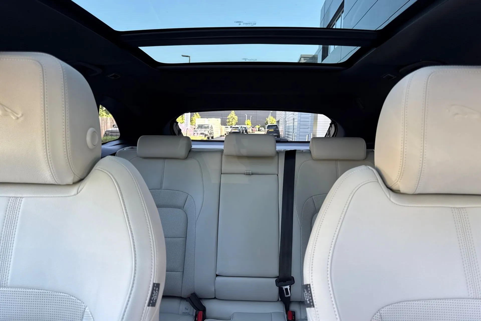 Jaguar F-PACE thumbnail image number 42