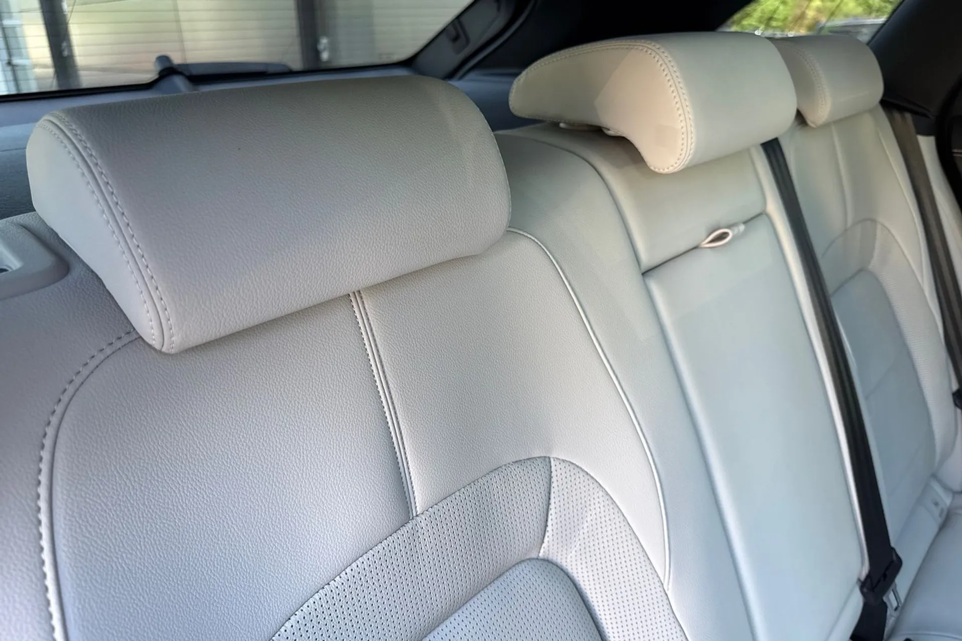 Jaguar F-PACE thumbnail image number 37
