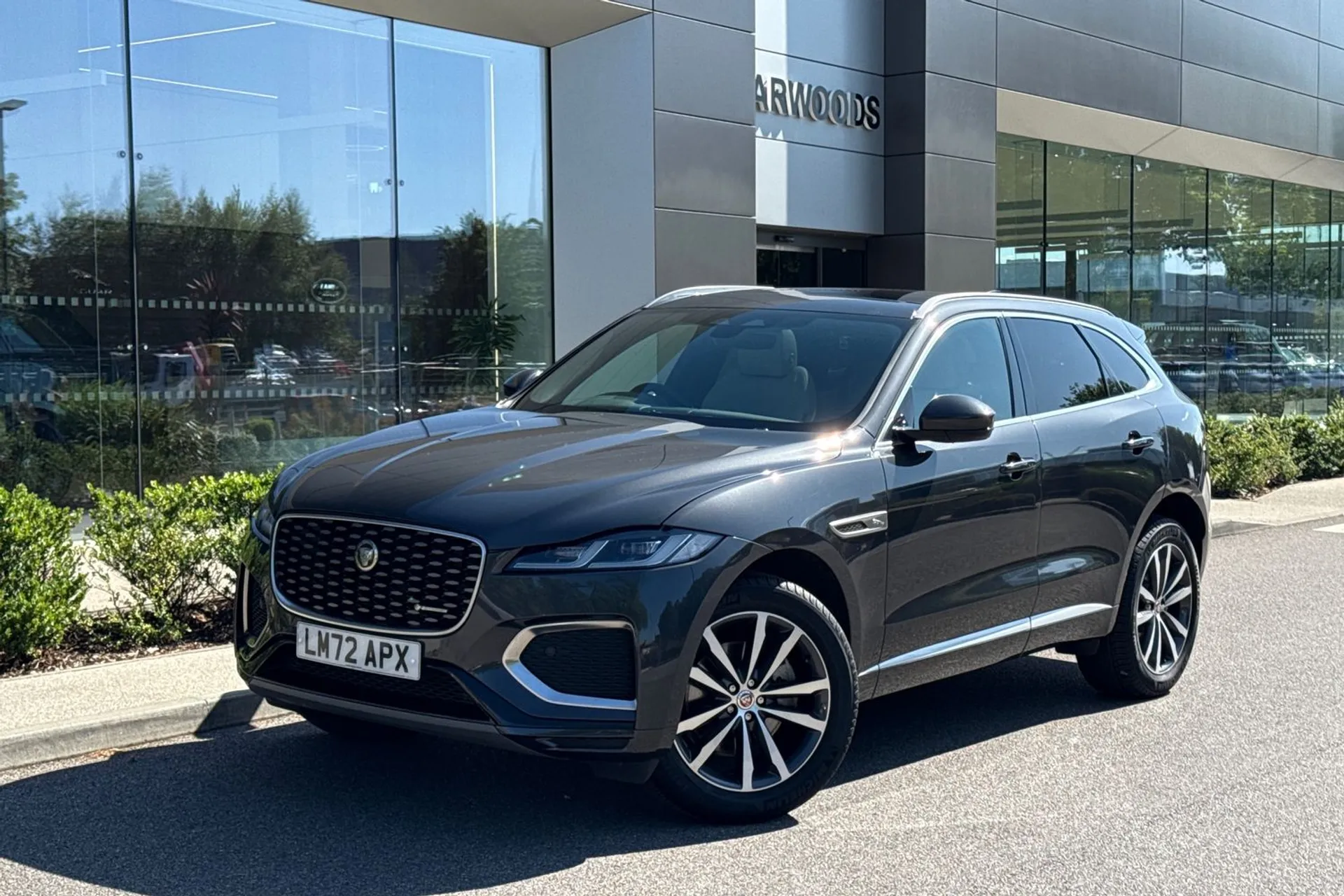Jaguar F-PACE thumbnail image number 18