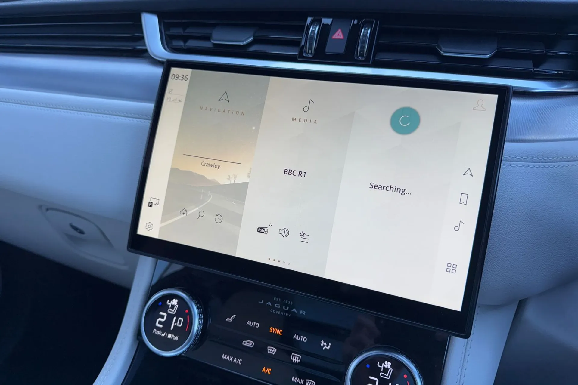 Jaguar F-PACE thumbnail image number 55