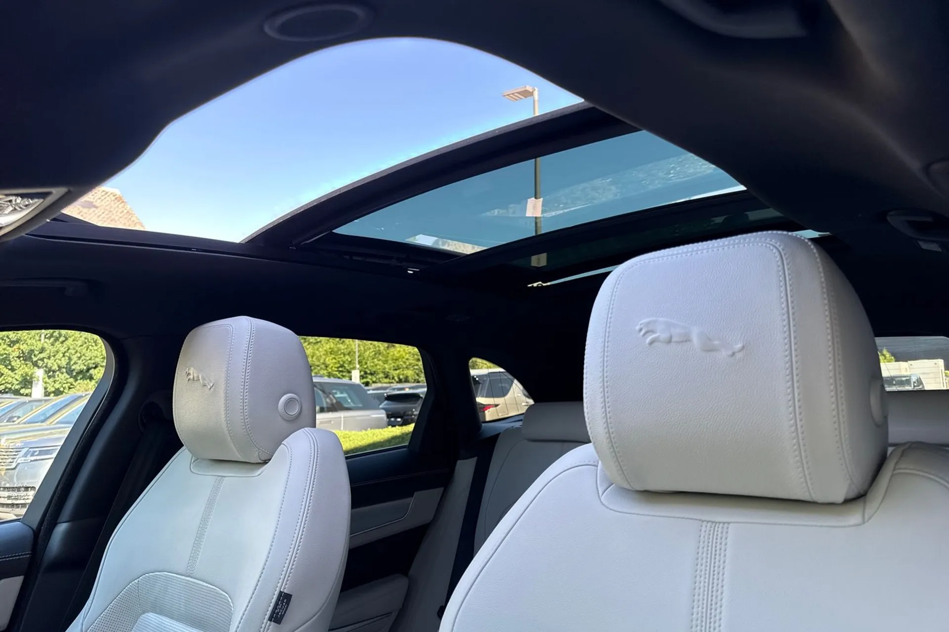 Jaguar F-PACE thumbnail image number 49