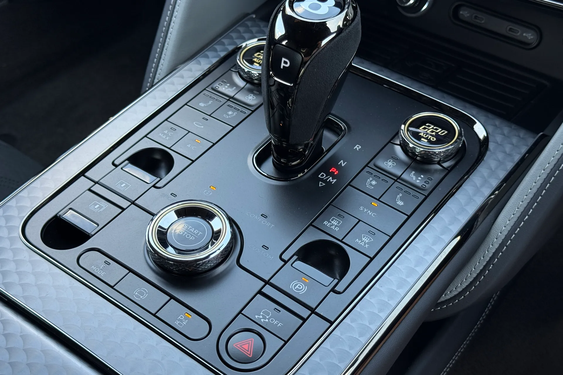 Bentley FLYING SPUR thumbnail image number 45