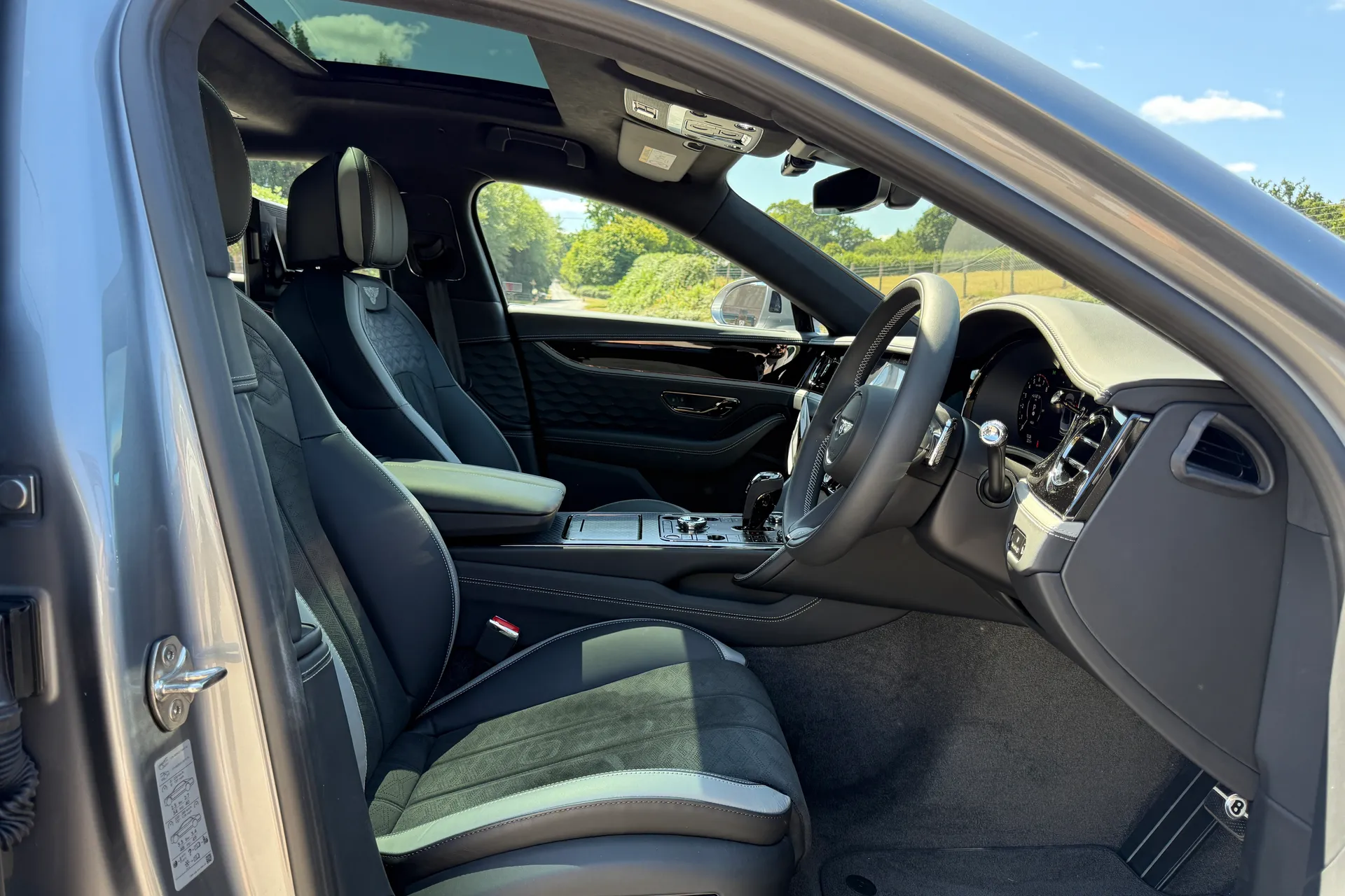 Bentley FLYING SPUR thumbnail image number 26