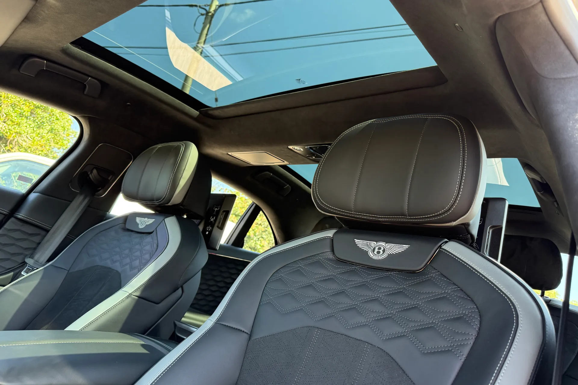 Bentley FLYING SPUR thumbnail image number 6