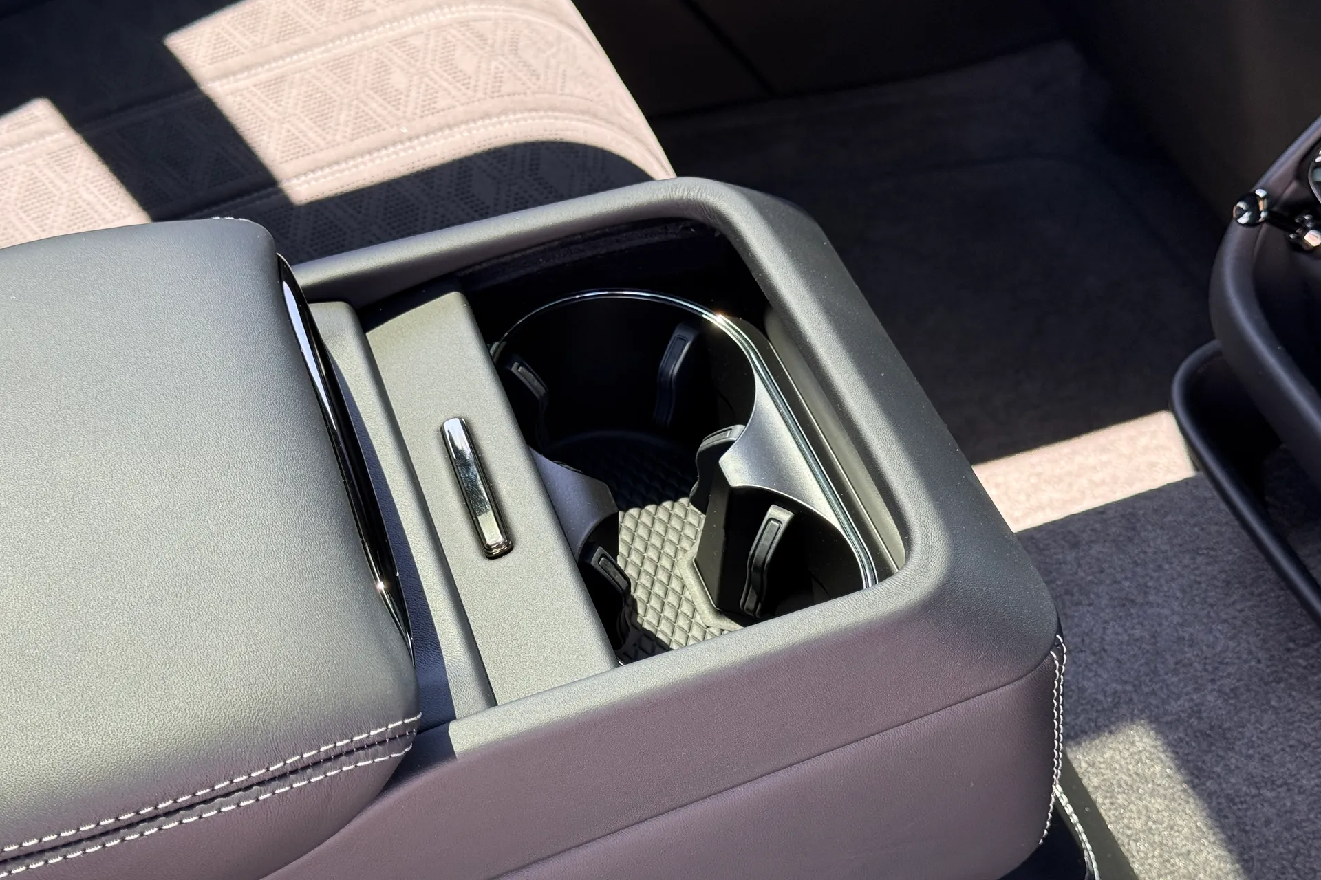 Bentley FLYING SPUR thumbnail image number 24