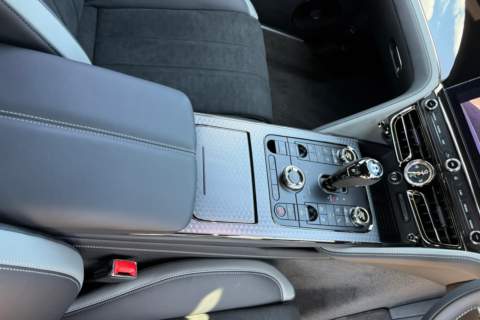 Bentley FLYING SPUR thumbnail image number 51