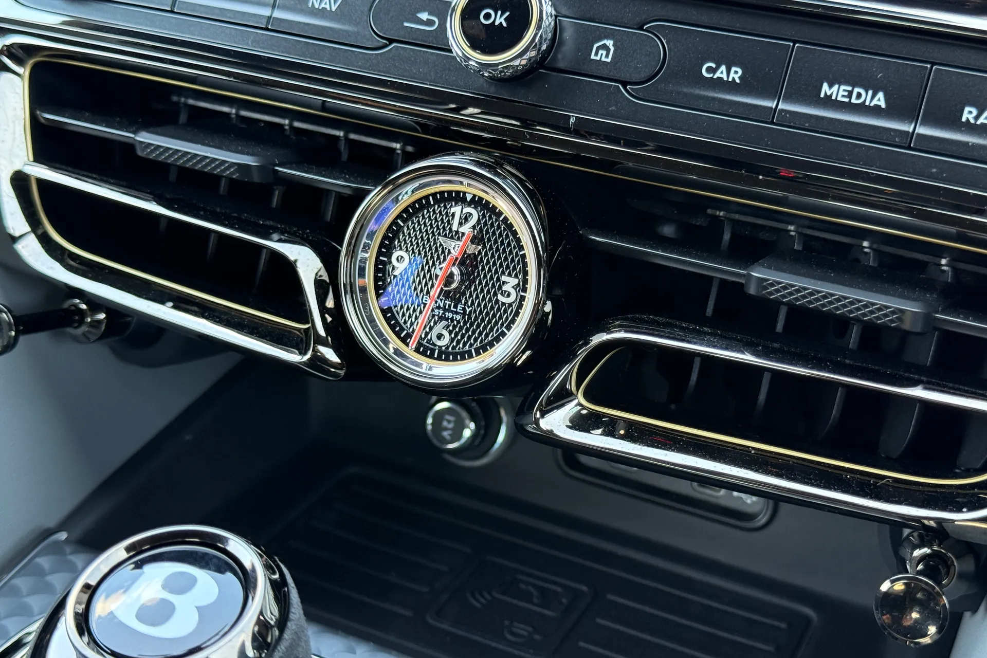 Bentley FLYING SPUR thumbnail image number 49