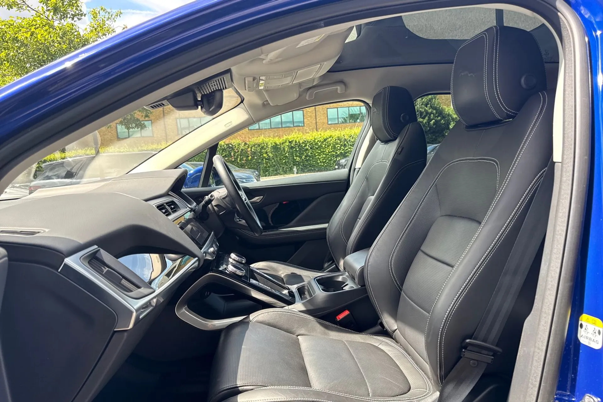 Jaguar I-PACE thumbnail image number 36
