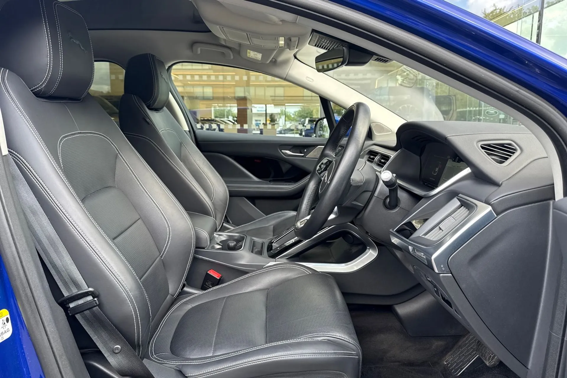 Jaguar I-PACE thumbnail image number 32