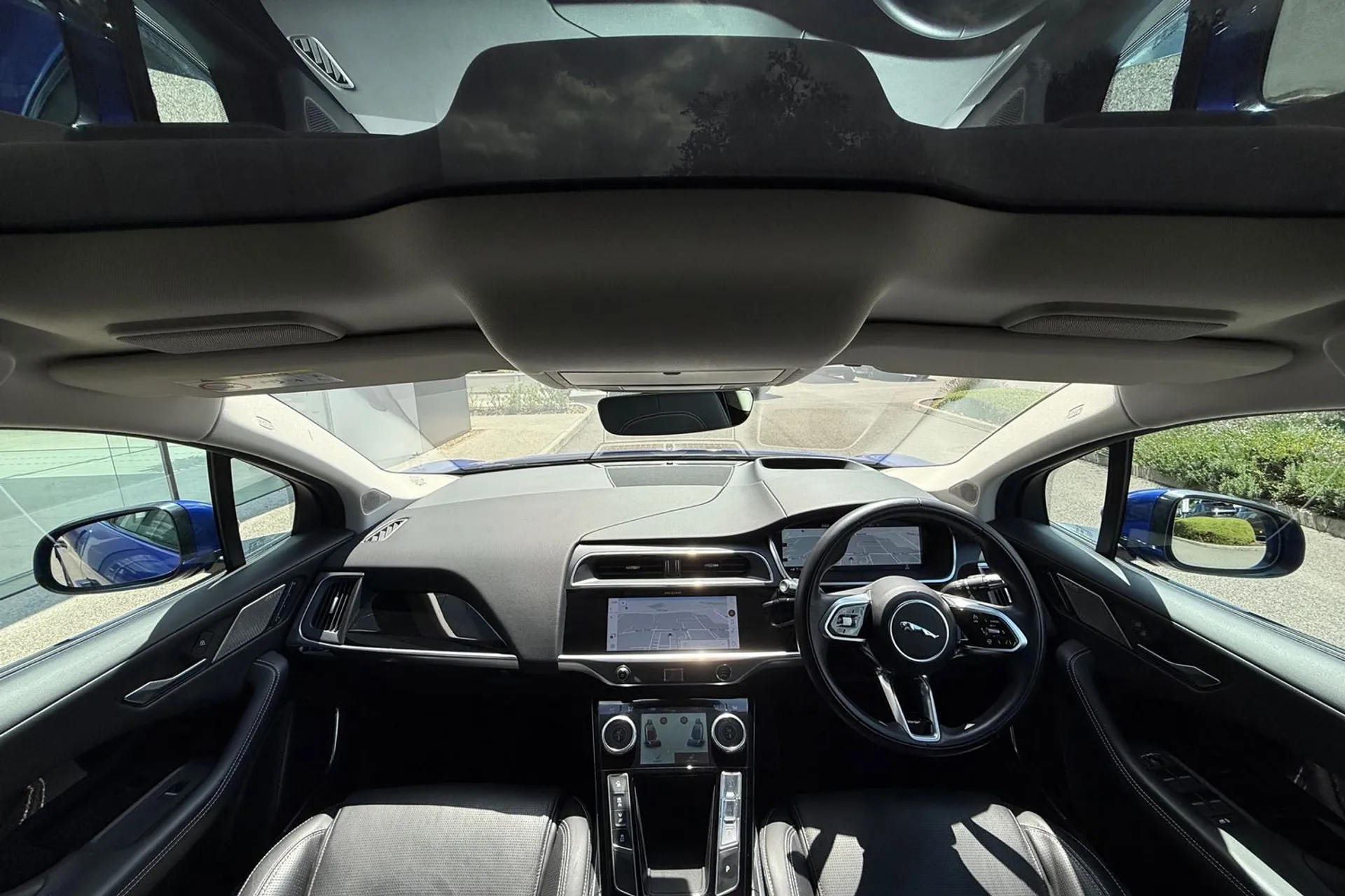 Jaguar I-PACE thumbnail image number 4