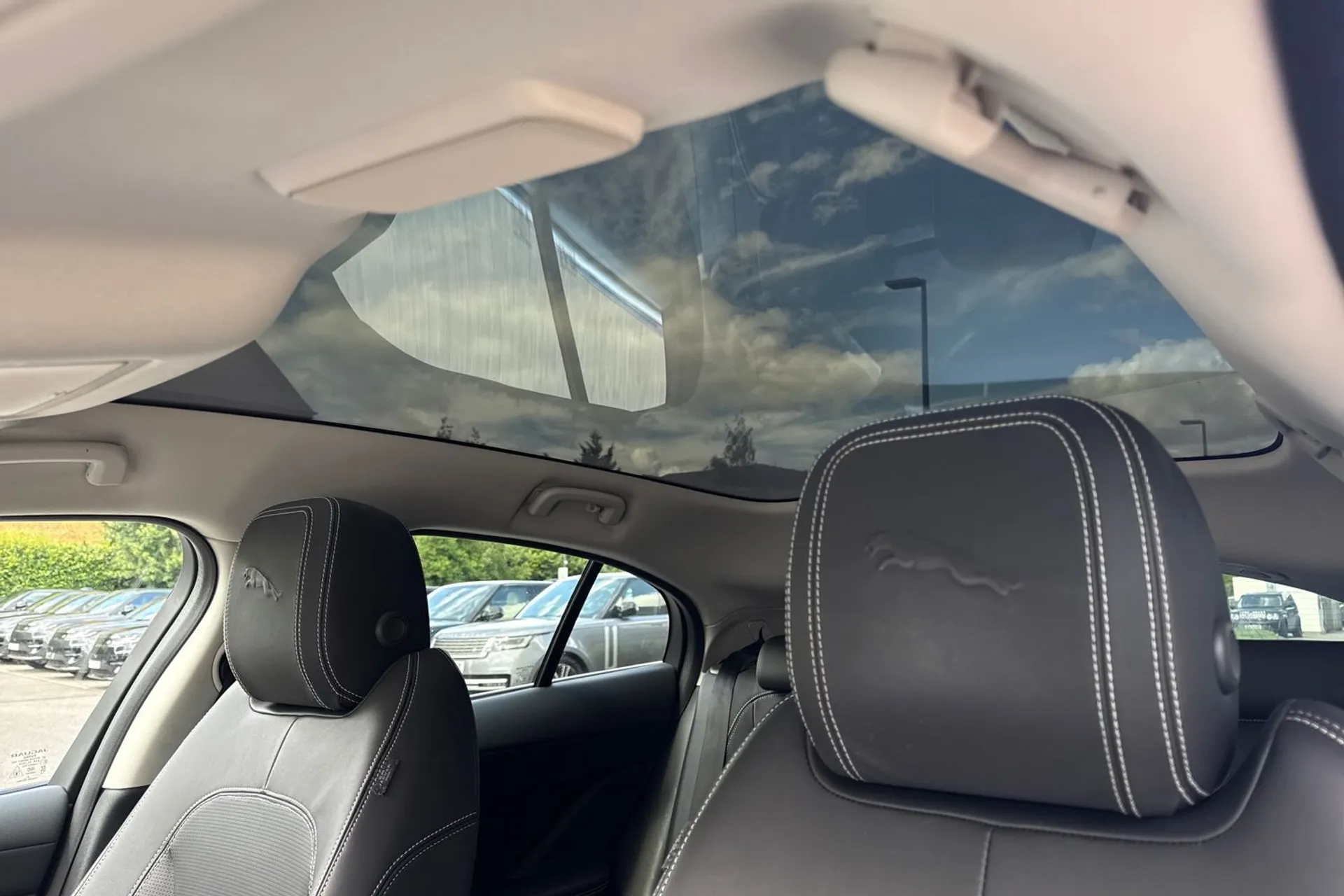 Jaguar I-PACE thumbnail image number 5