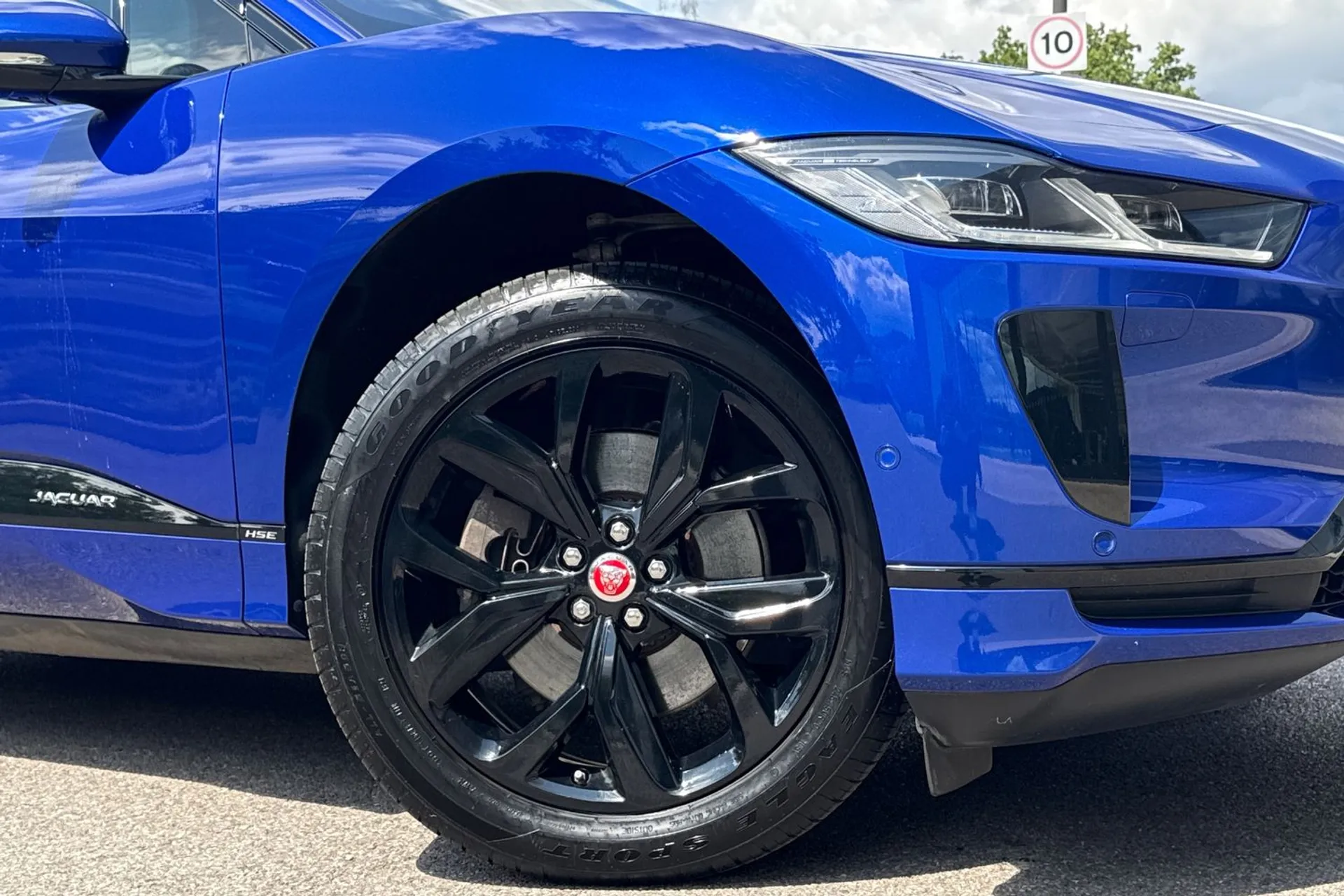 Jaguar I-PACE thumbnail image number 10