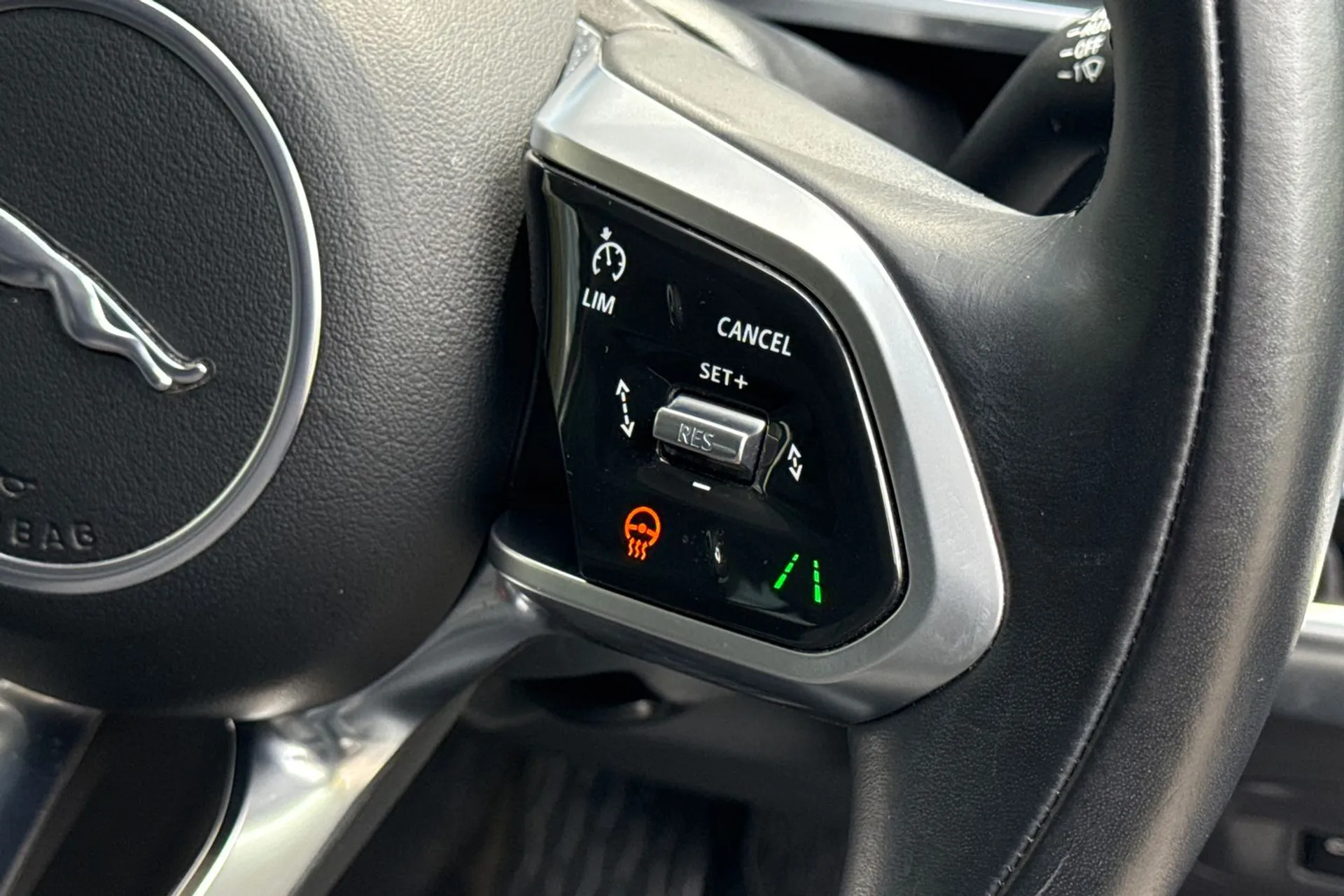 Jaguar I-PACE thumbnail image number 45