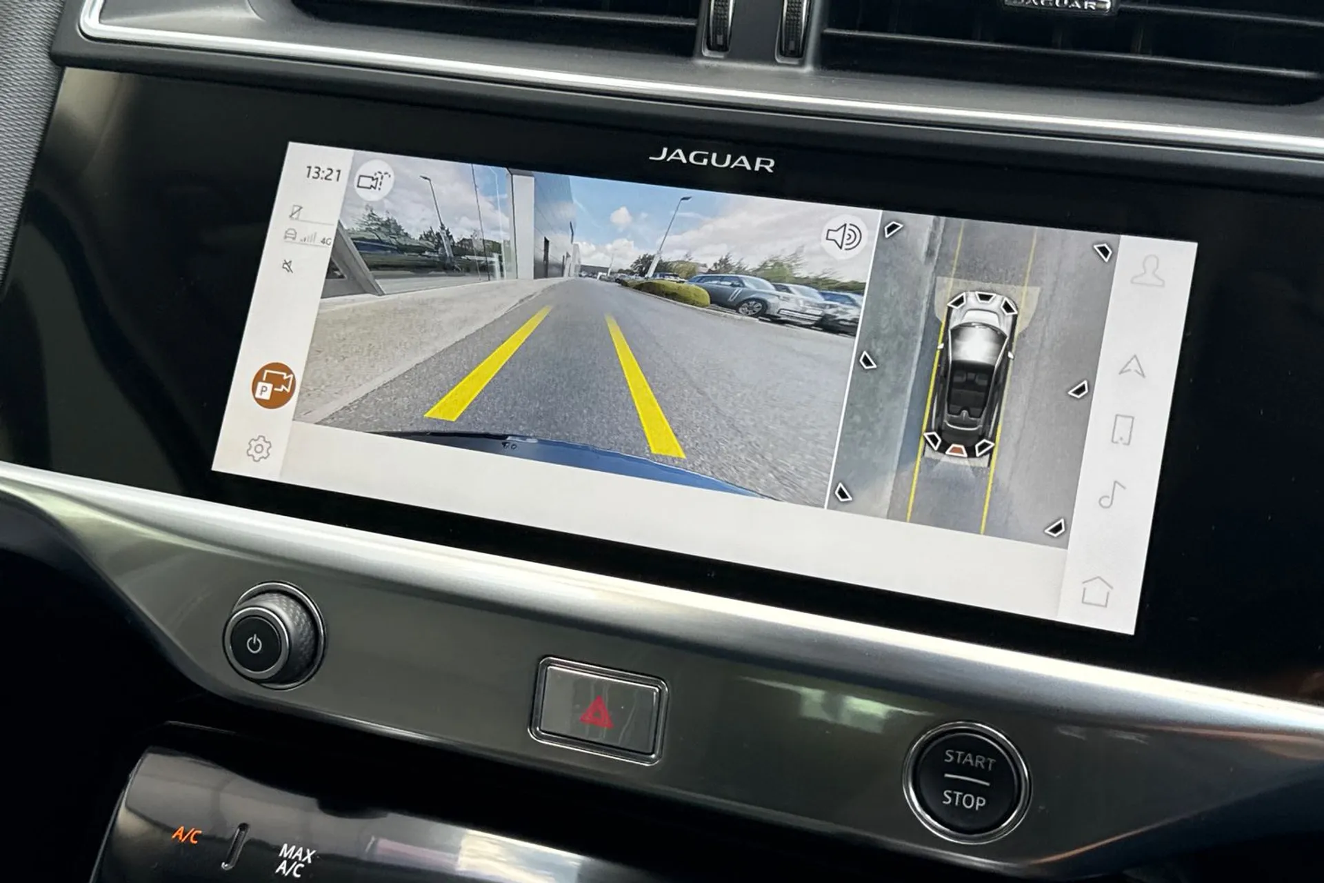 Jaguar I-PACE thumbnail image number 8