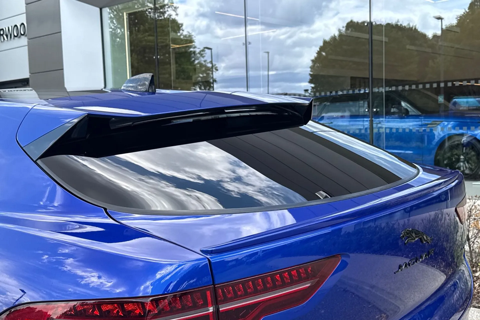 Jaguar I-PACE thumbnail image number 18