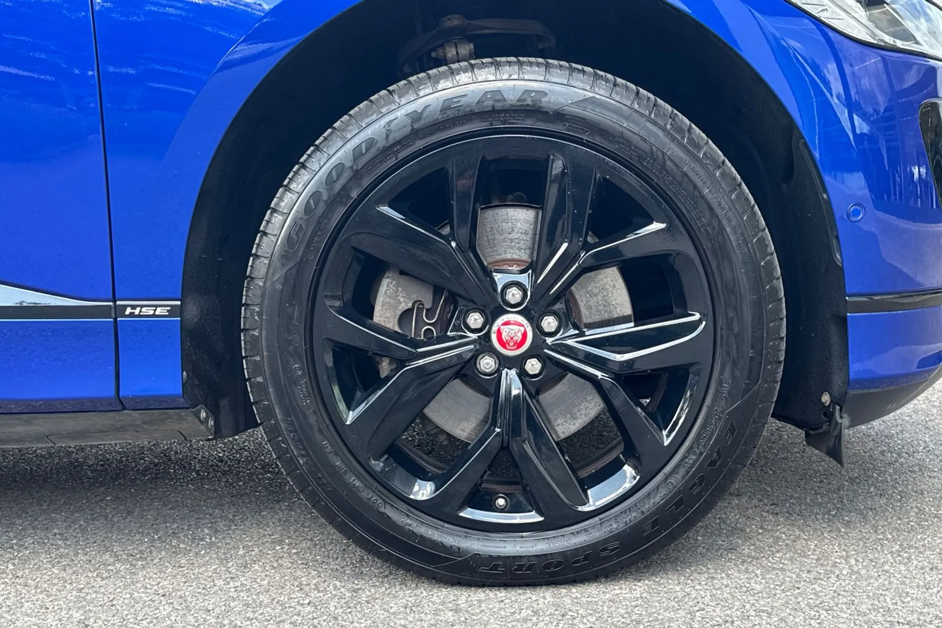 Jaguar I-PACE thumbnail image number 16