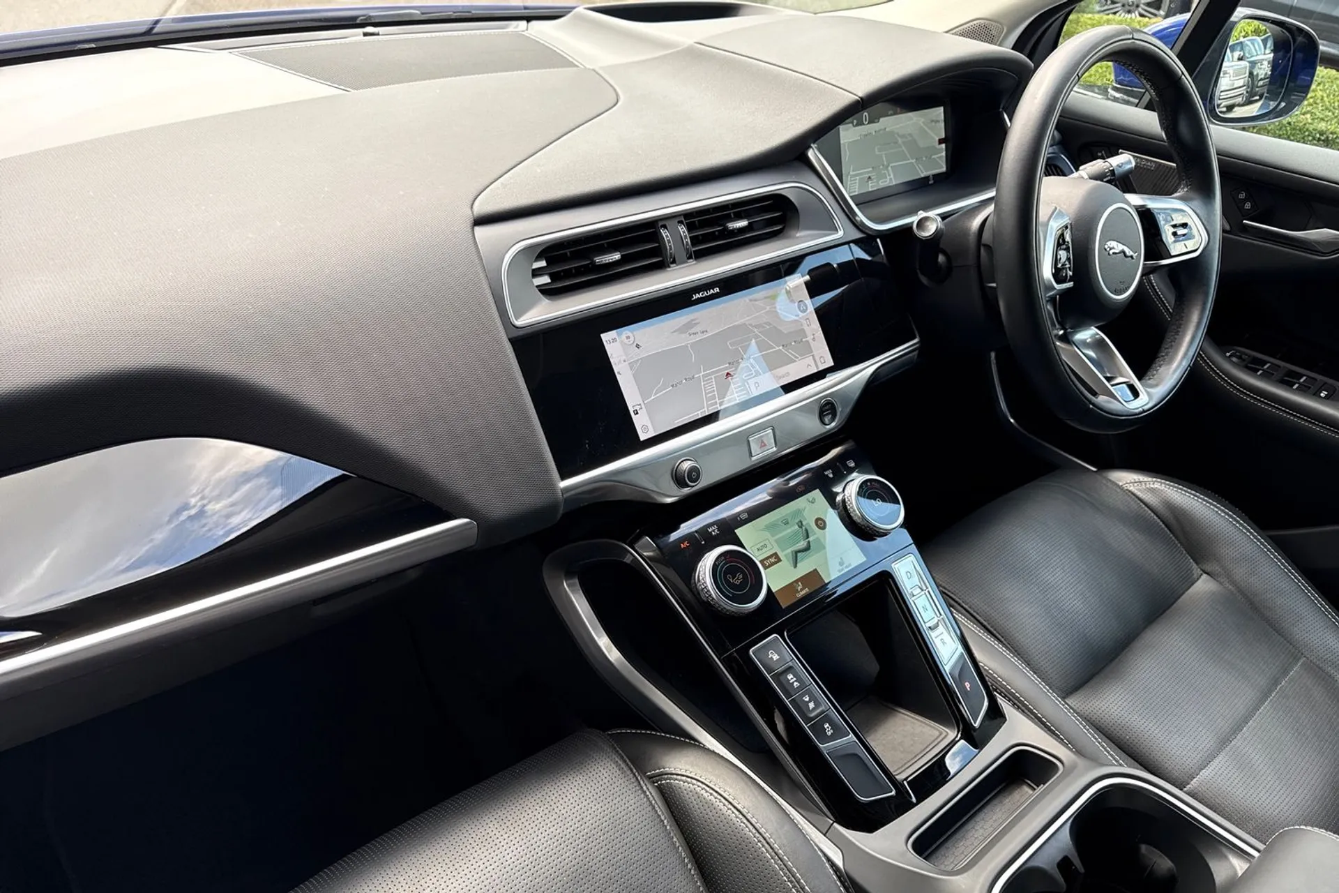 Jaguar I-PACE thumbnail image number 35