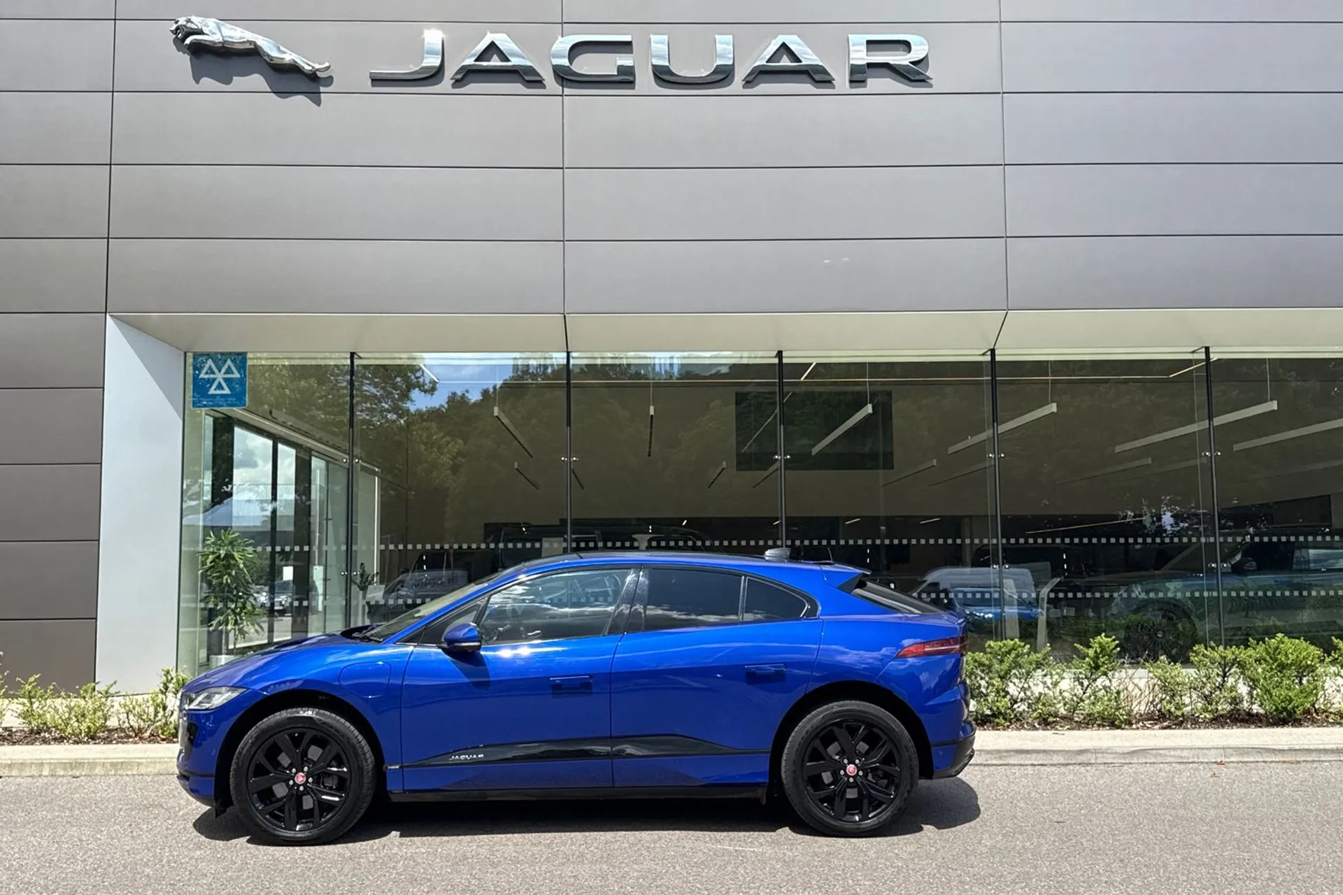 Jaguar I-PACE thumbnail image number 9