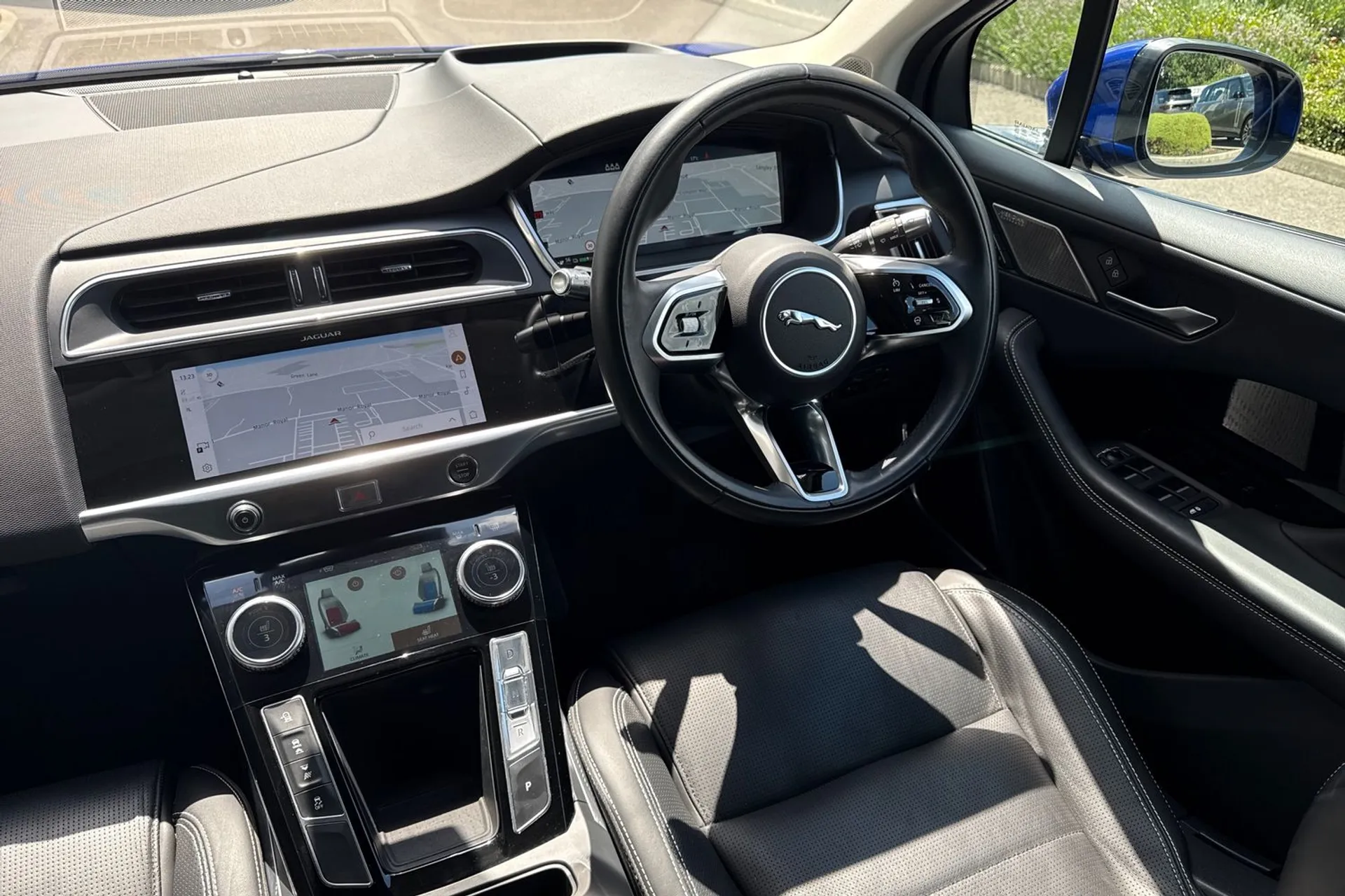 Jaguar I-PACE thumbnail image number 43